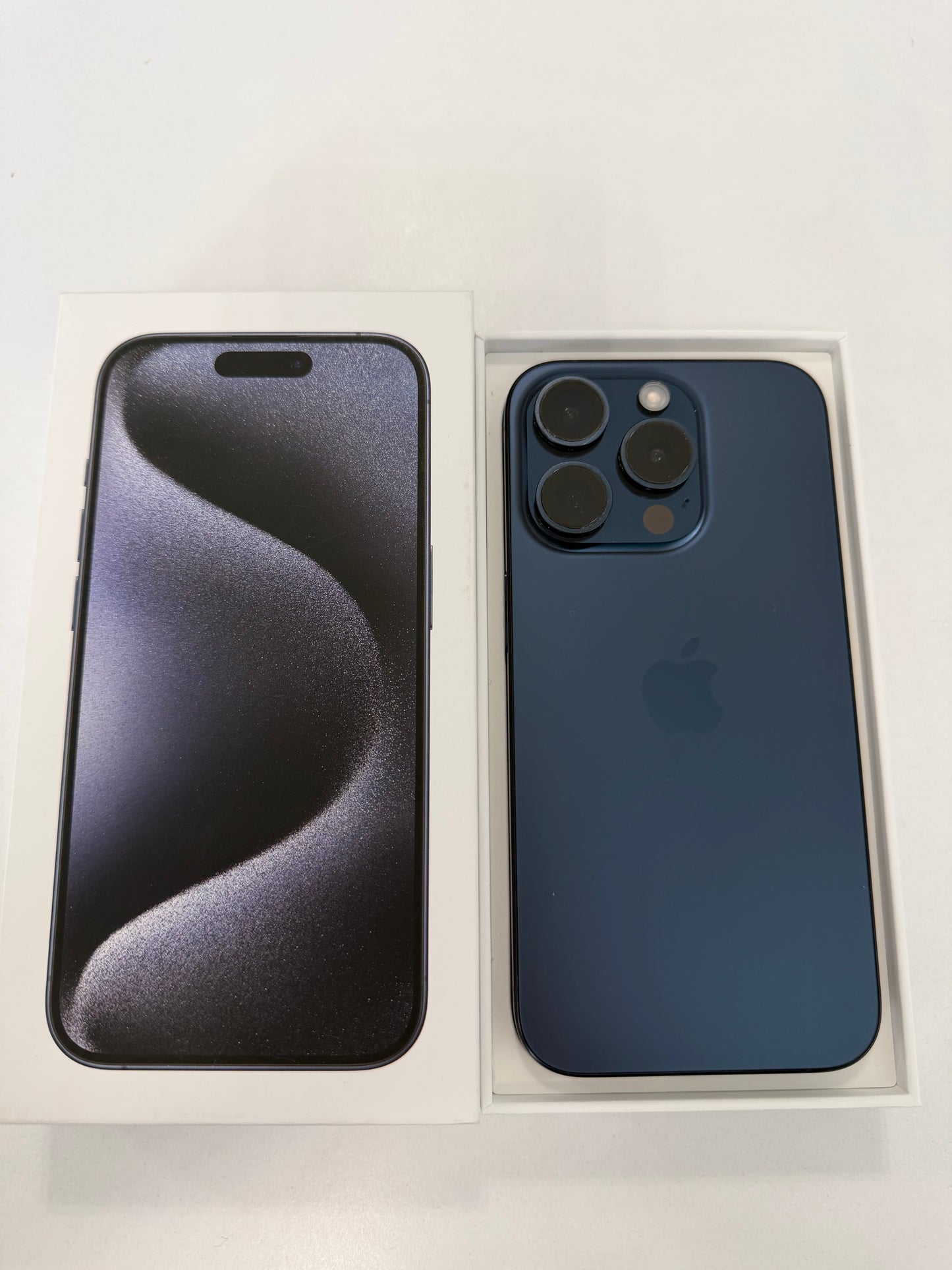 Apple iPhone 15 Pro, Blue titán 128 GB