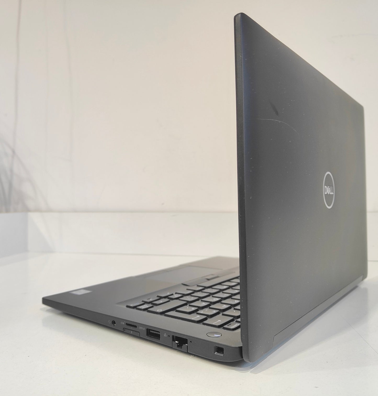 DELL Latitude 7490 i7-8650U / 8 GB / 256 GB SSD / FHD / Win 11