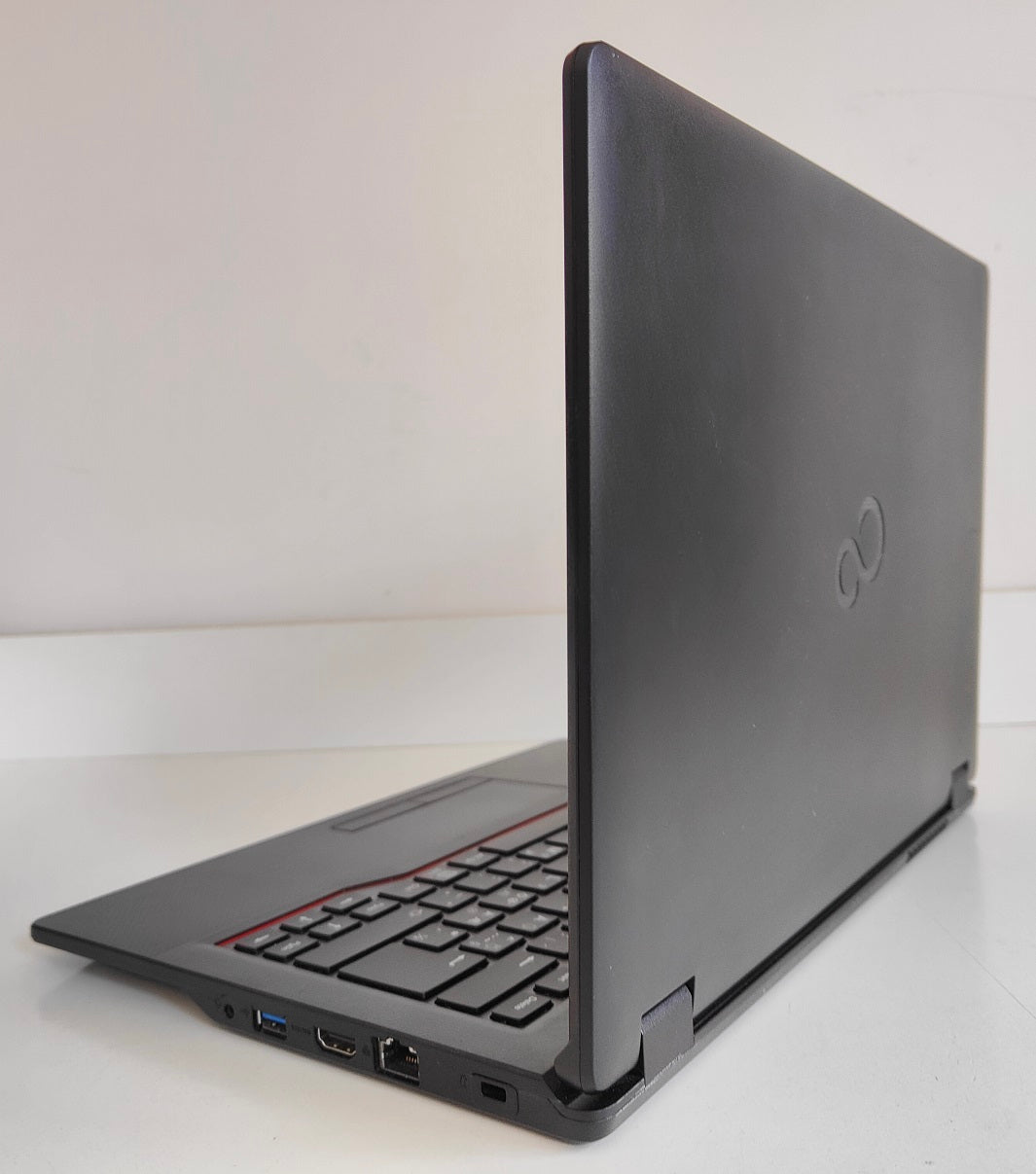 Fujitsu Lifebook E449 i3-8145U / 8 GB / 256 GB SSD / FHD / Win 11
