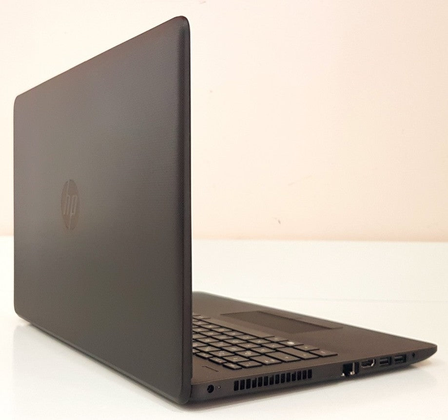 HP 250 G4 i5-6200U / 8 GB / 256 GB SSD / FHD / Win 11