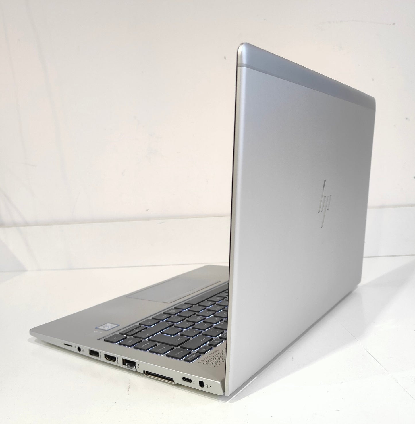 HP EliteBook 840 G5 i5-8250U / 8 GB / 256 GB SSD / FHD / Win 11