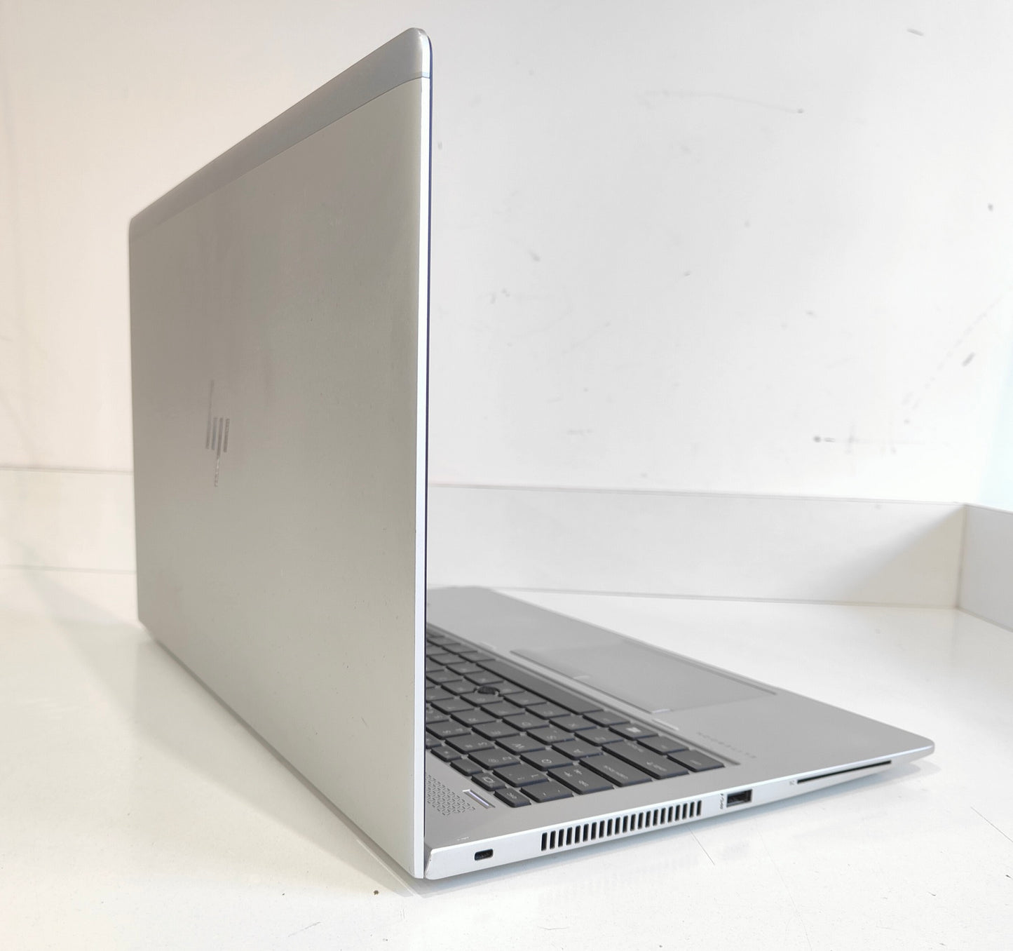 HP EliteBook 850 G5 i5-8250U / 8 GB / 256 GB SSD / FHD / Win 11