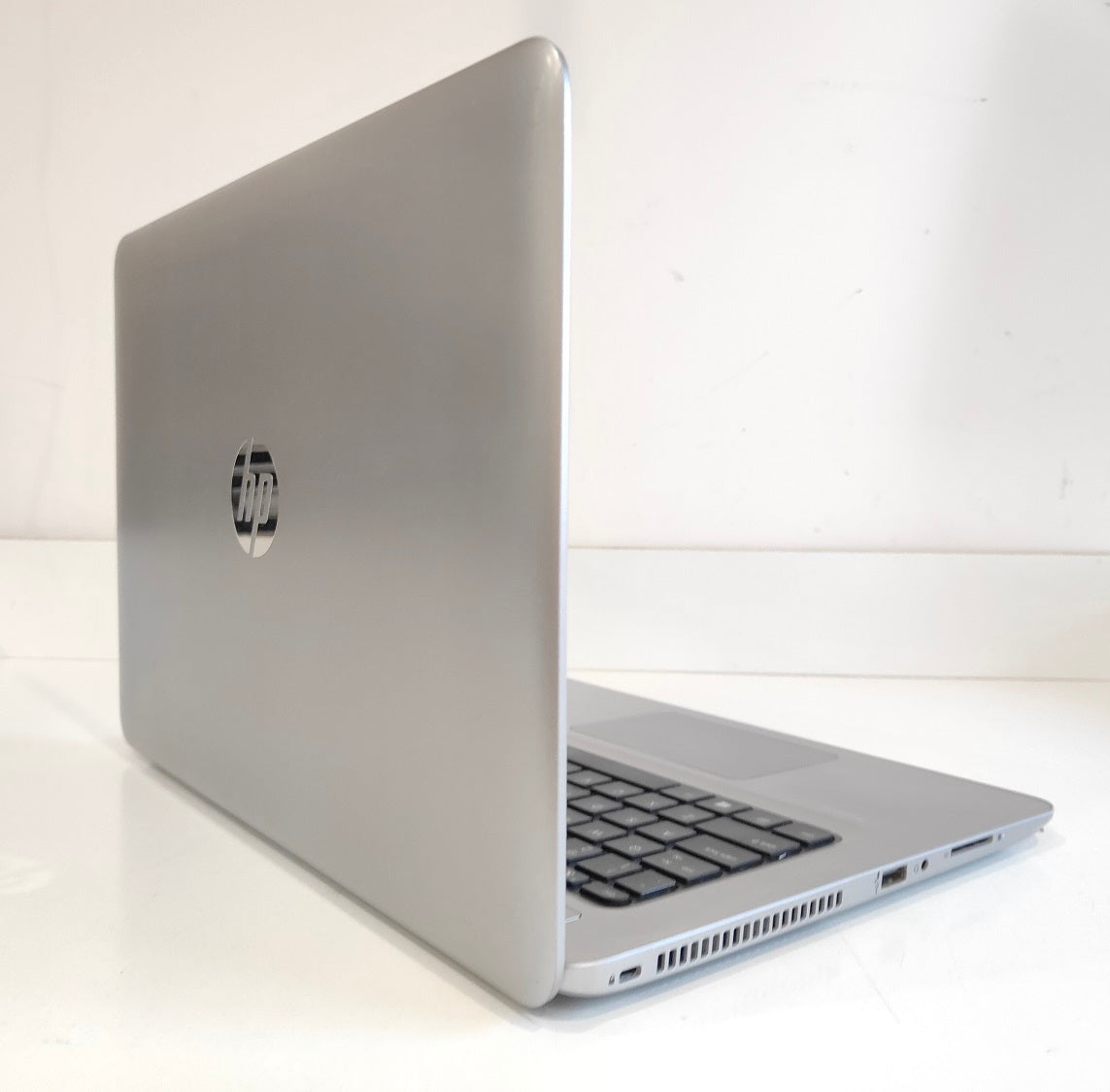 HP Probook 430 G4 i3-7100U / 8 GB / 256 GB SSD / FHD / Win 11
