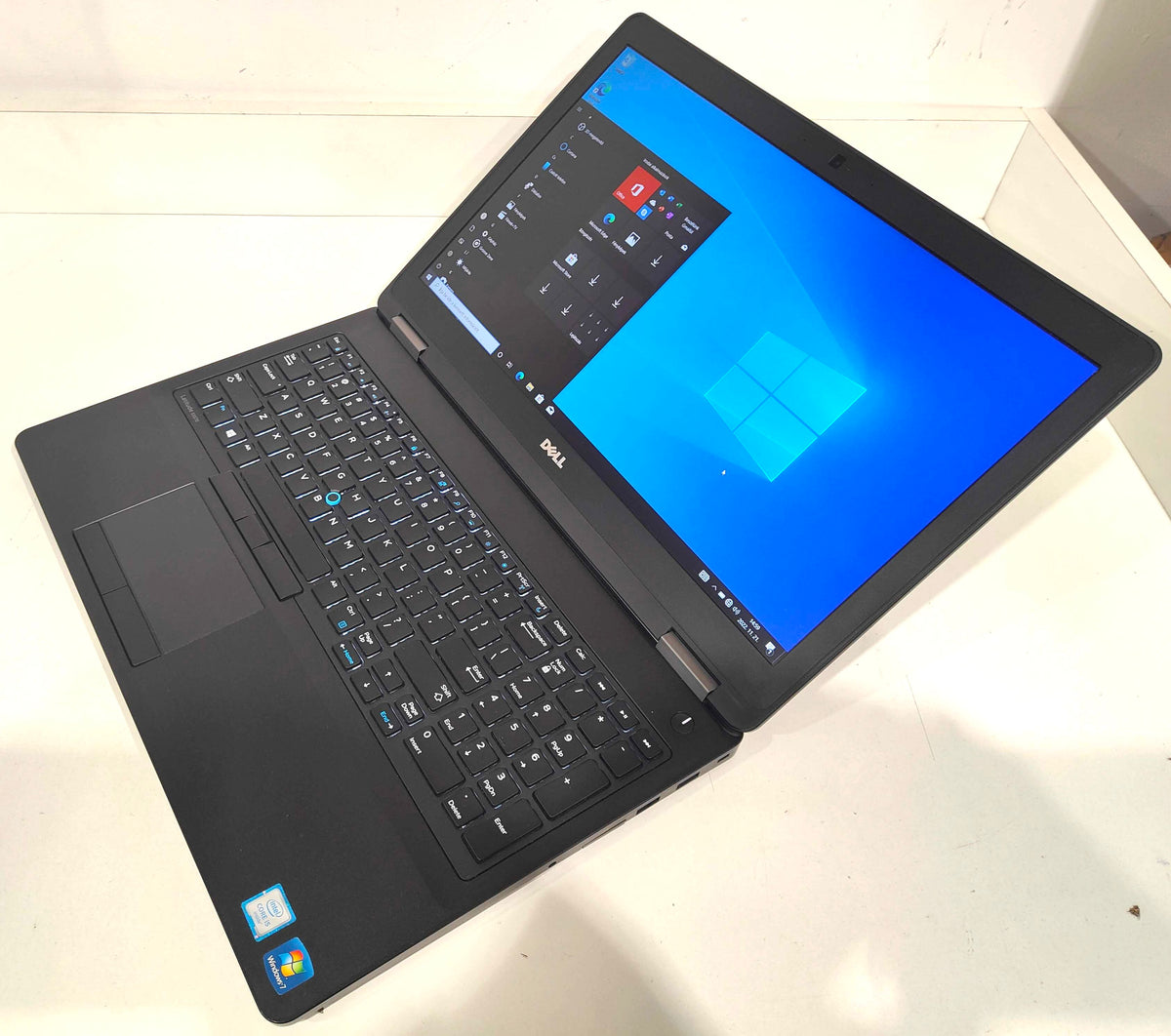 DELL Latitude E5570 i5-6200U / 8 GB / 256 GB SSD / FHD / Win 11
