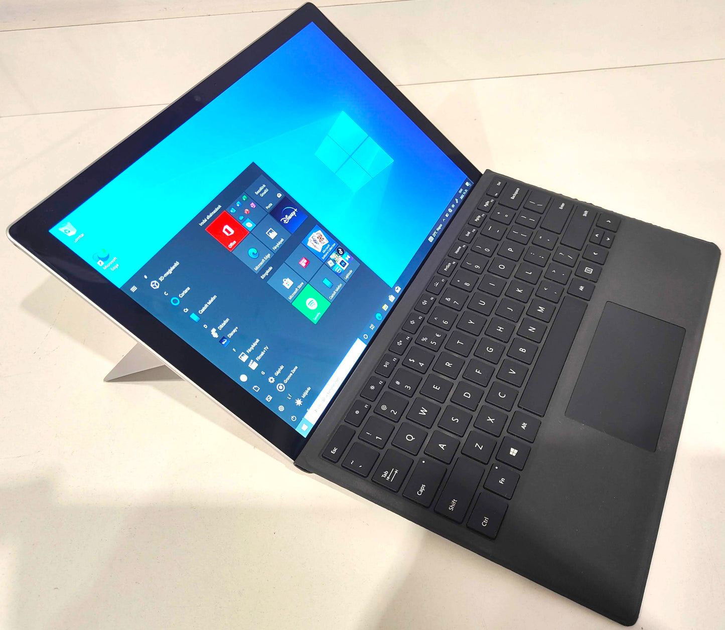 Microsoft Surface Pro 5  i5-7300U / 4 GB / 120 GB SSD / 2K / Win 11