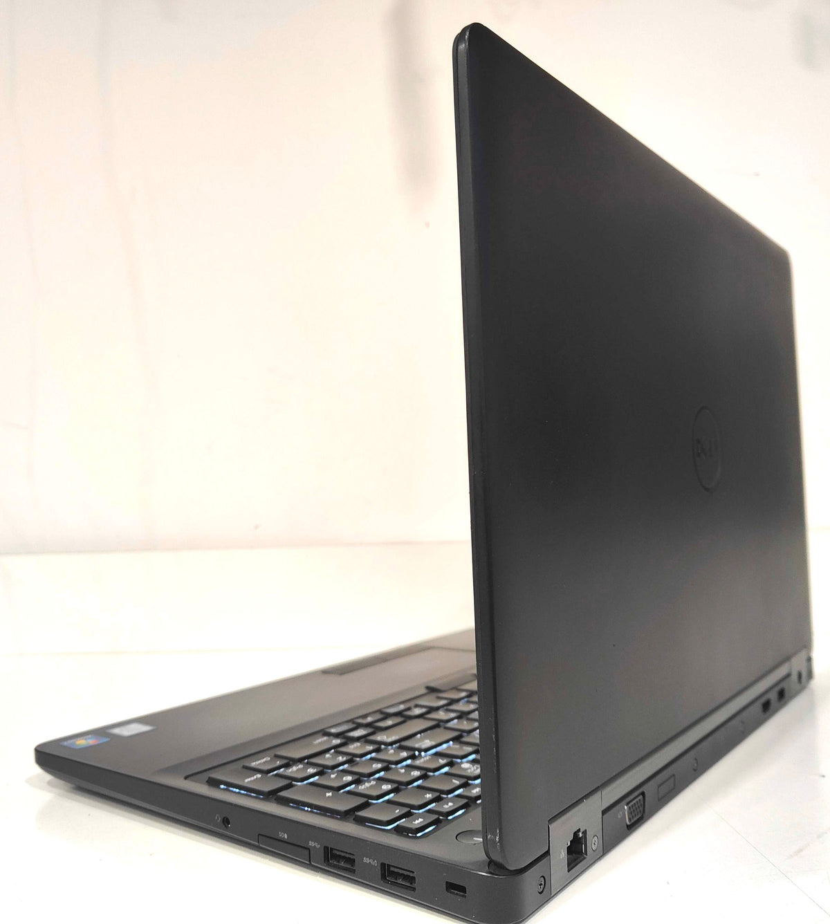 DELL Latitude E5570 i5-6200U / 8 GB / 256 GB SSD / FHD / Win 11