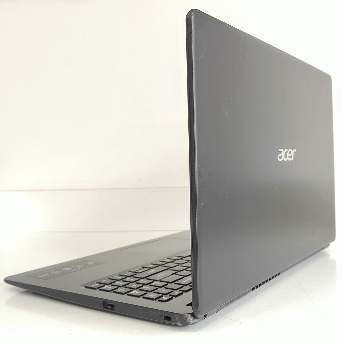 Acer Aspire A315-54  i5-8265U / 8 GB / 256 GB SSD / FHD / Win 11