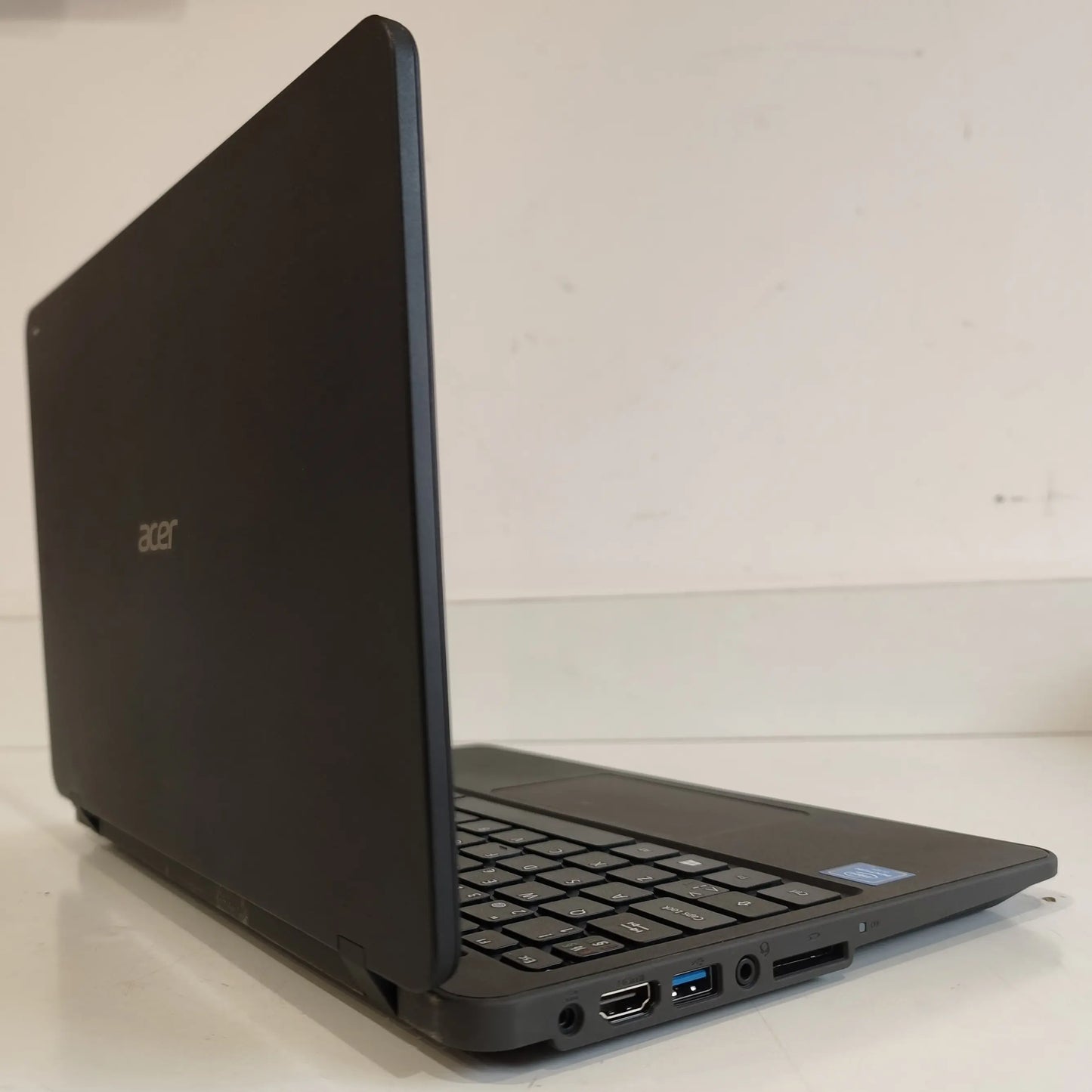 Acer TravelMate B 117-M-P0K7  N3710 / 4 GB / 120 GB SSD / Win 11