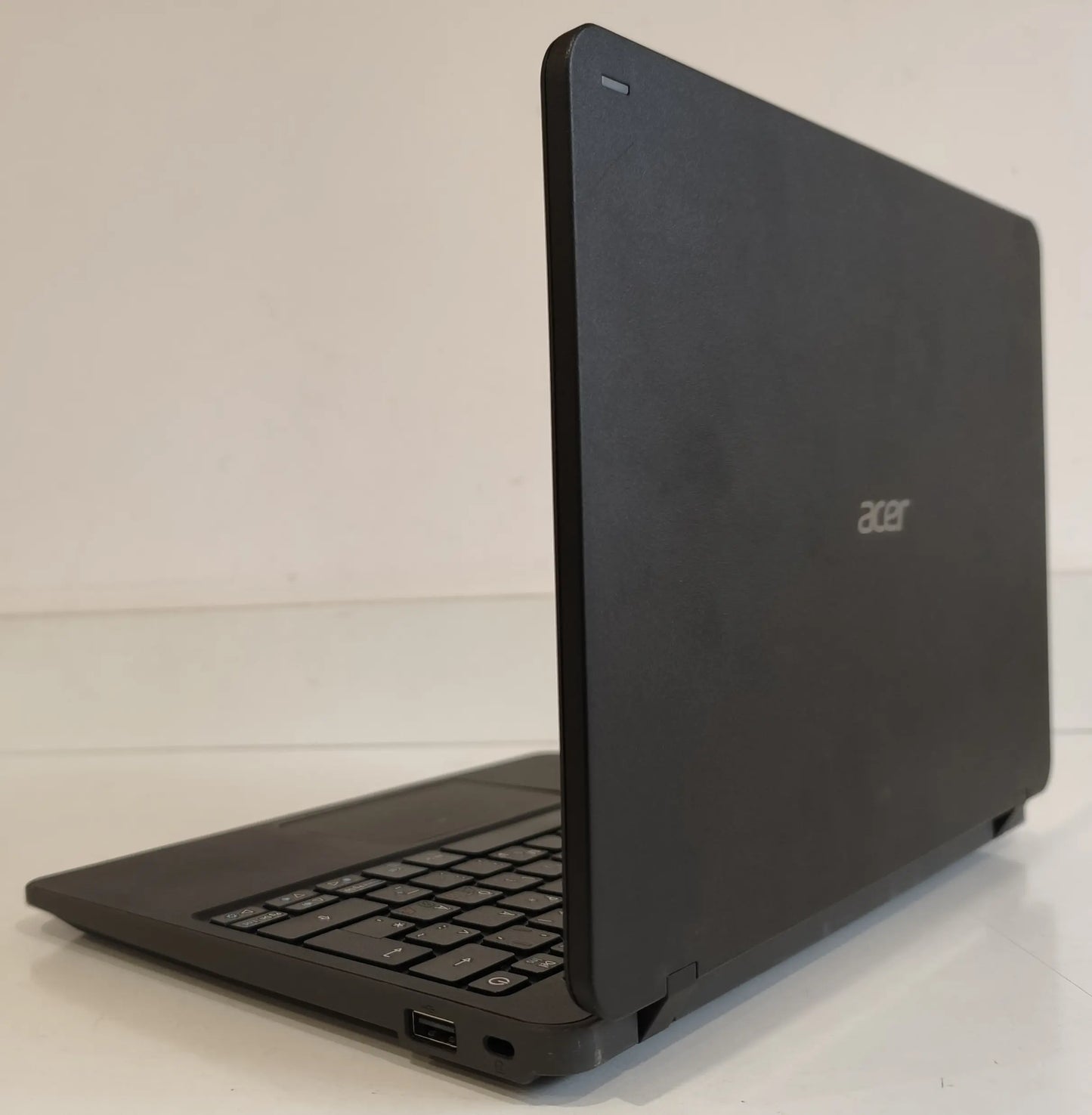 Acer TravelMate B 117-M-P0K7  N3710 / 4 GB / 120 GB SSD / Win 11