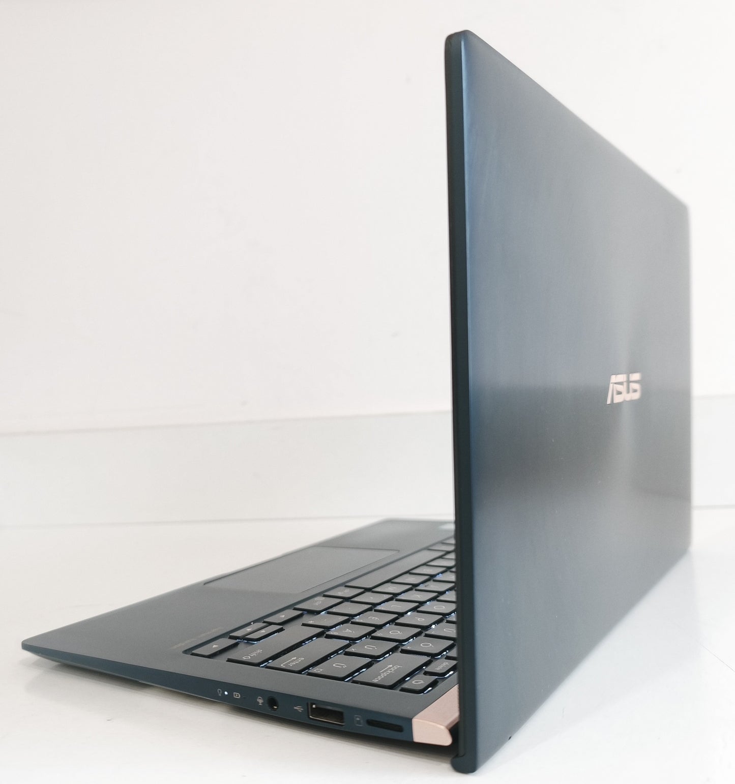 Asus Zenbook 14 UX433FA  i5-8265U / 8 GB / 256 GB SSD / FHD / Win 11