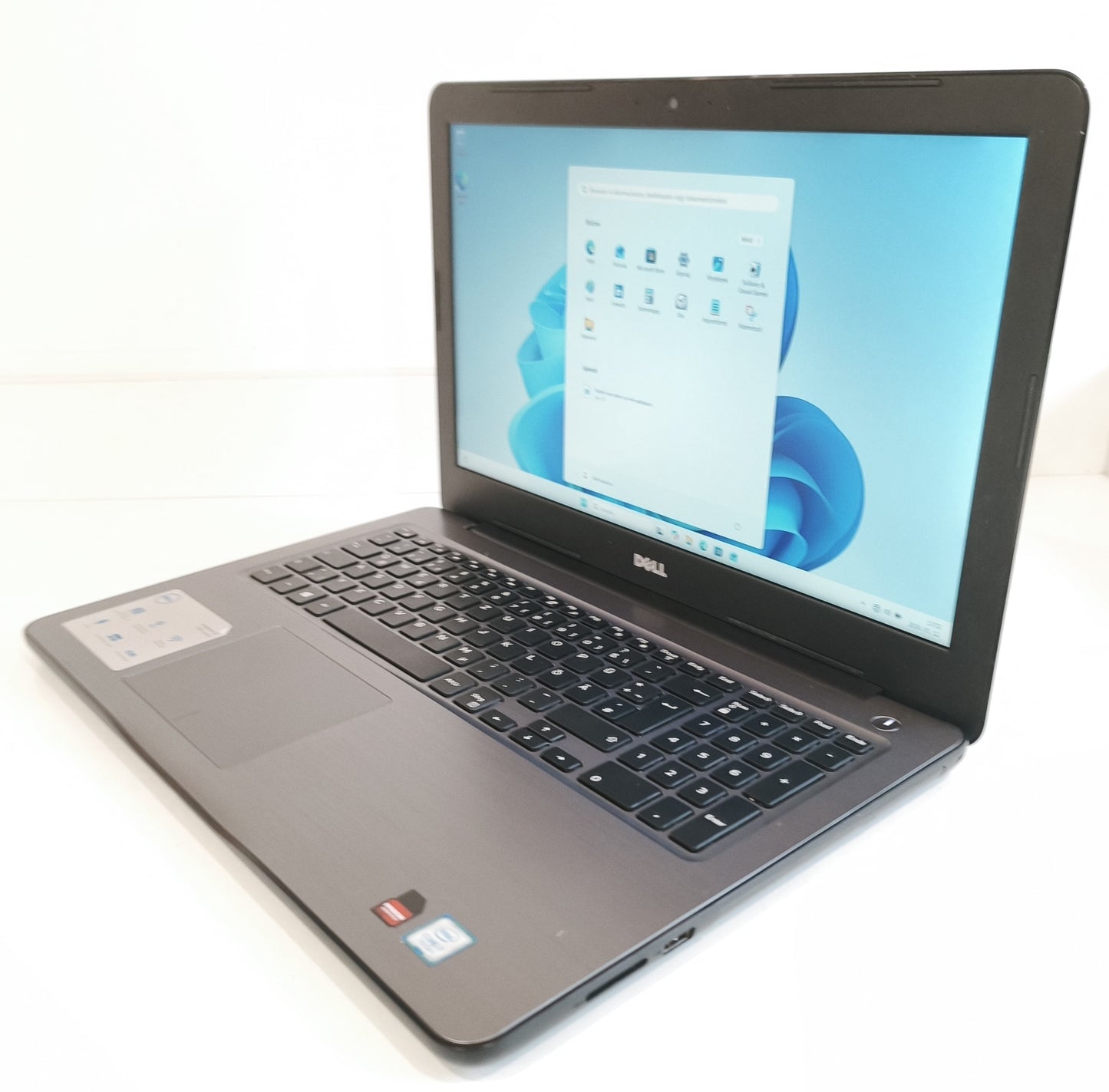 DELL Inspiron 5567  i7-7500U / 16 GB / 256 GB SSD / FHD / R7 / Win 11