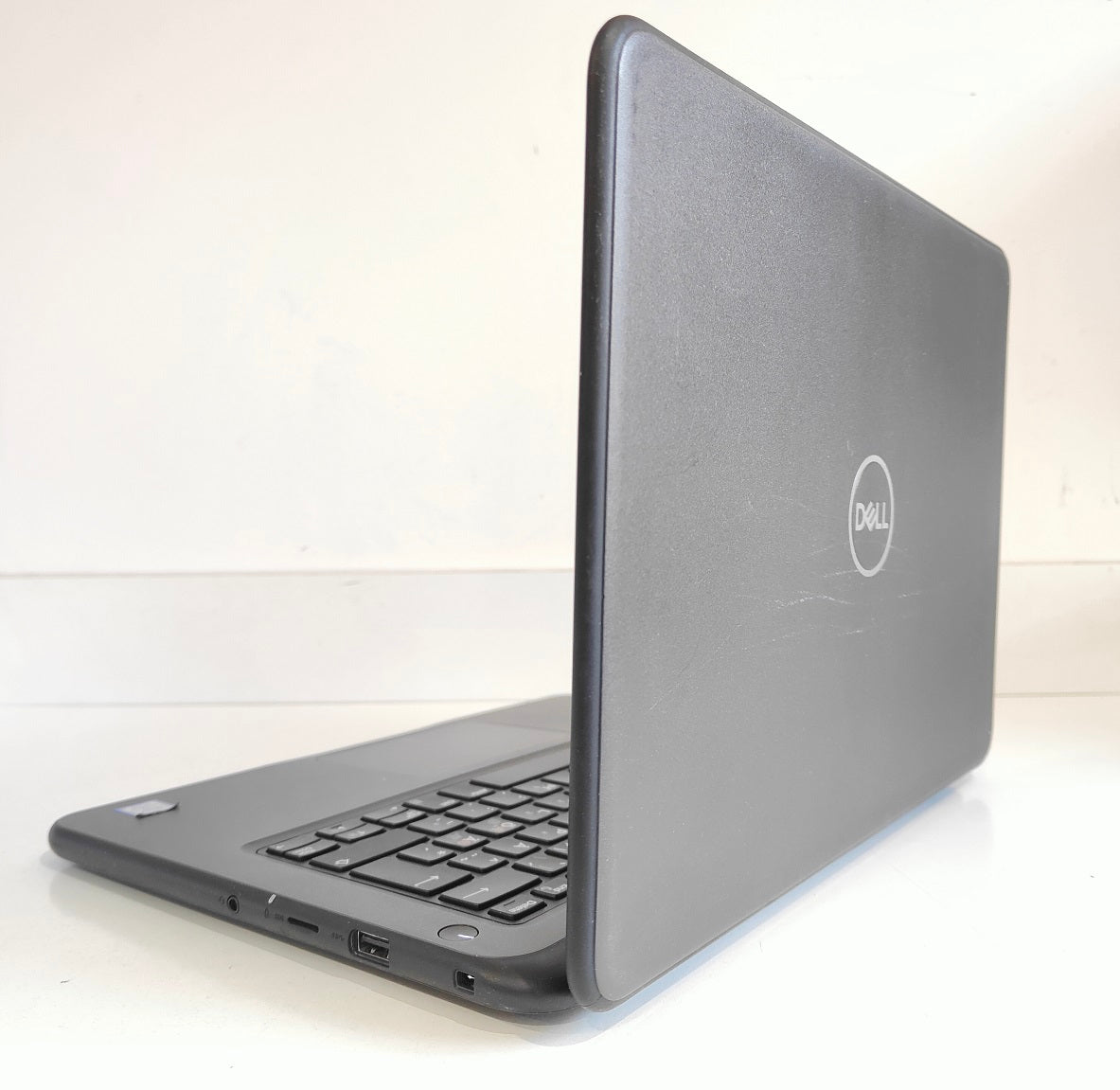 DELL Latitude 3310  Pentium Gold 5405U / 8 GB / 120 GB SSD / HD / Win 11