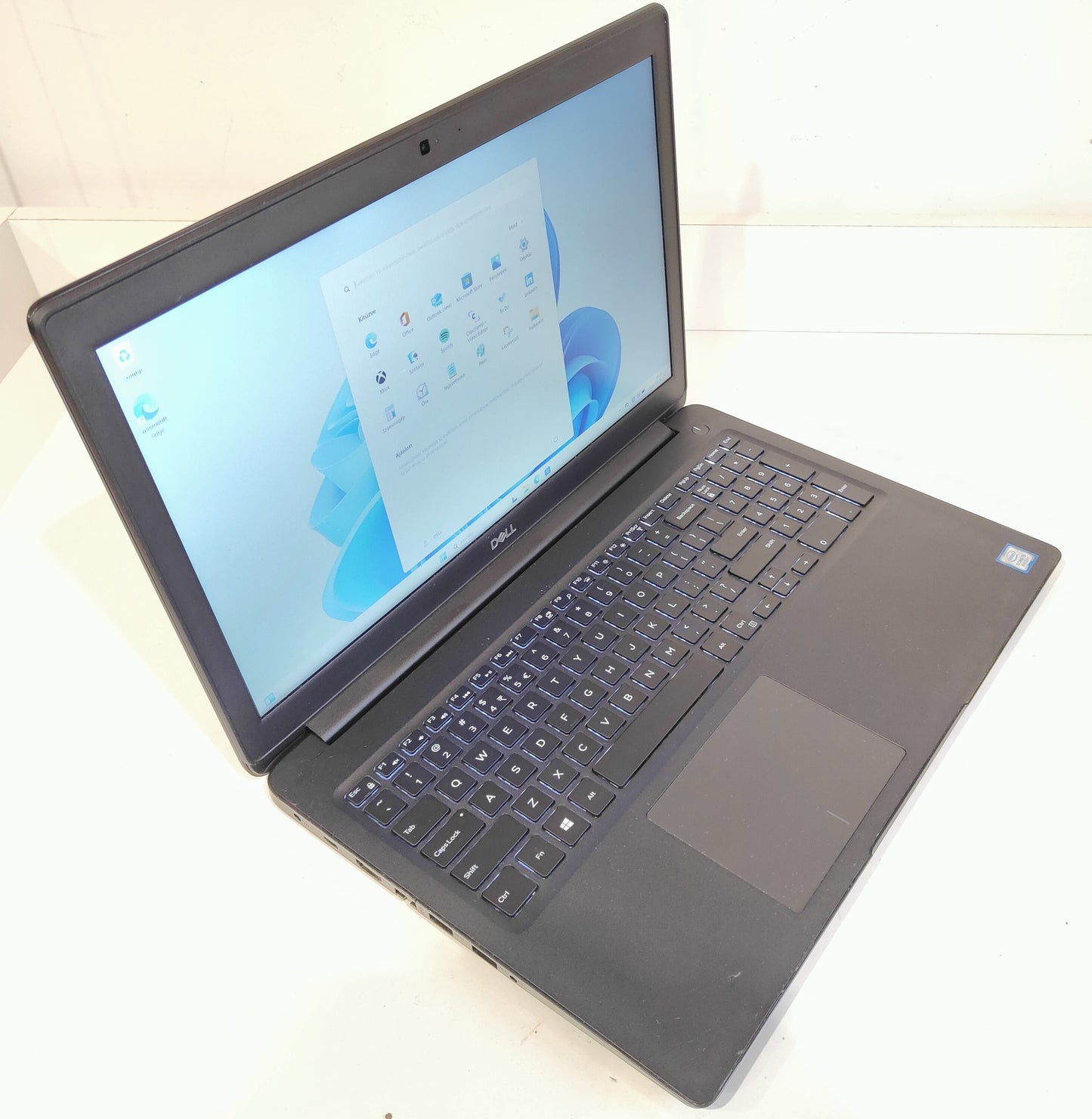 DELL Latitude 3510 i3-10110U / 8 GB / 256 GB SSD / FHD / Win 11
