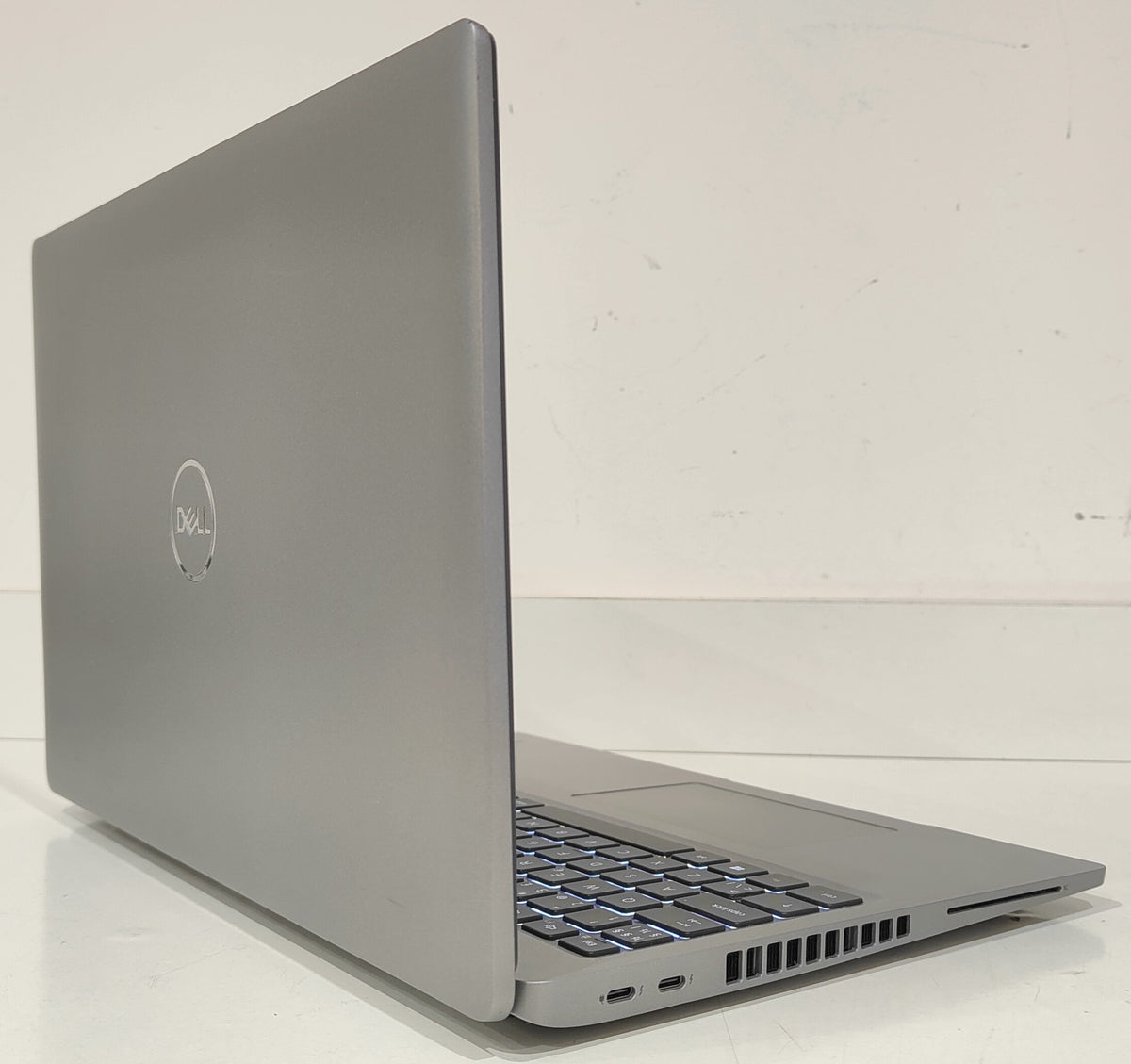 DELL Latitude 5521  i7-11850H / 32 GB / 512 GB SSD / FHD / MX450 / Win 11