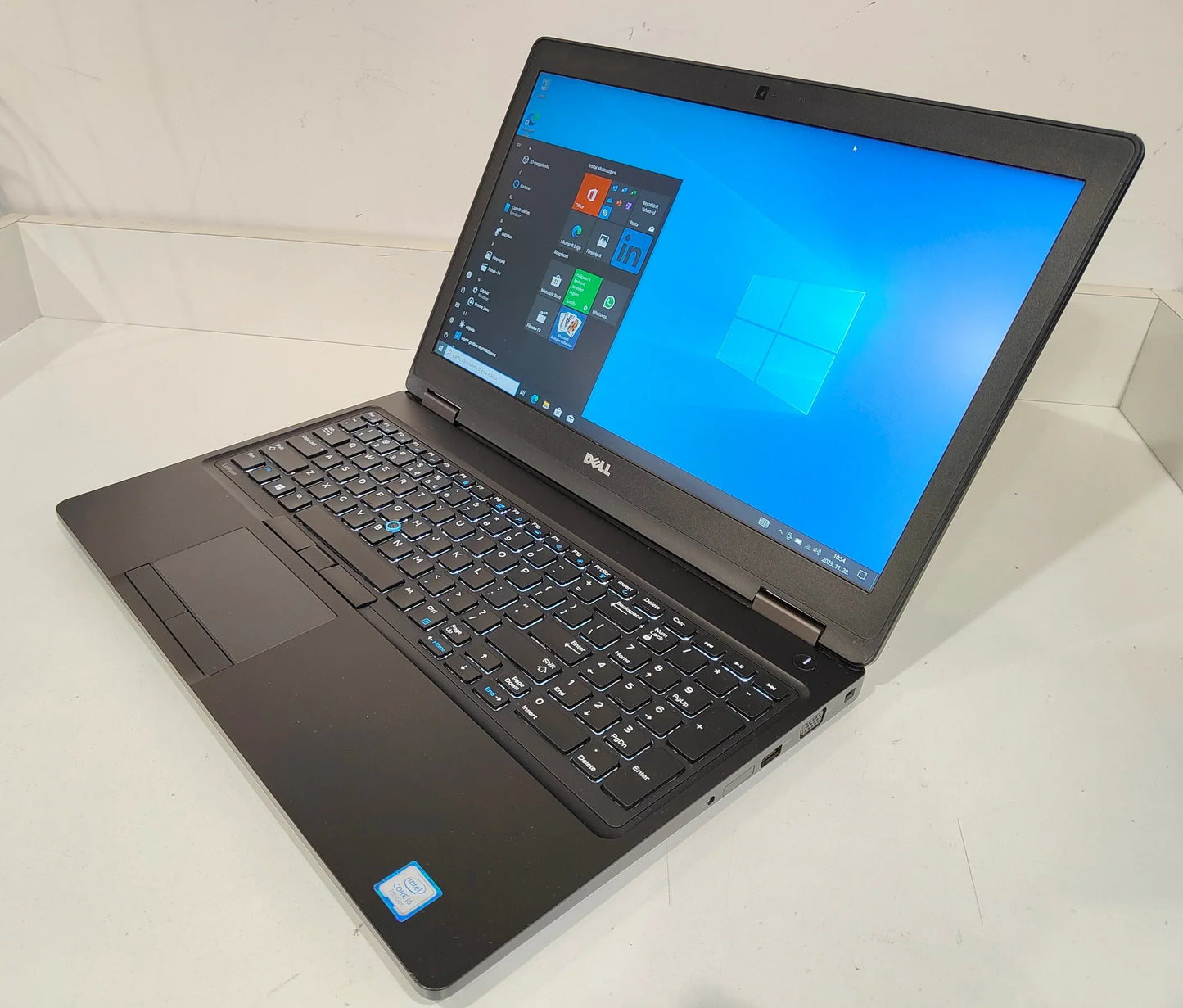 DELL Latitude 5580 i3-7100U / 8 GB / 120 GB SSD / Win 11