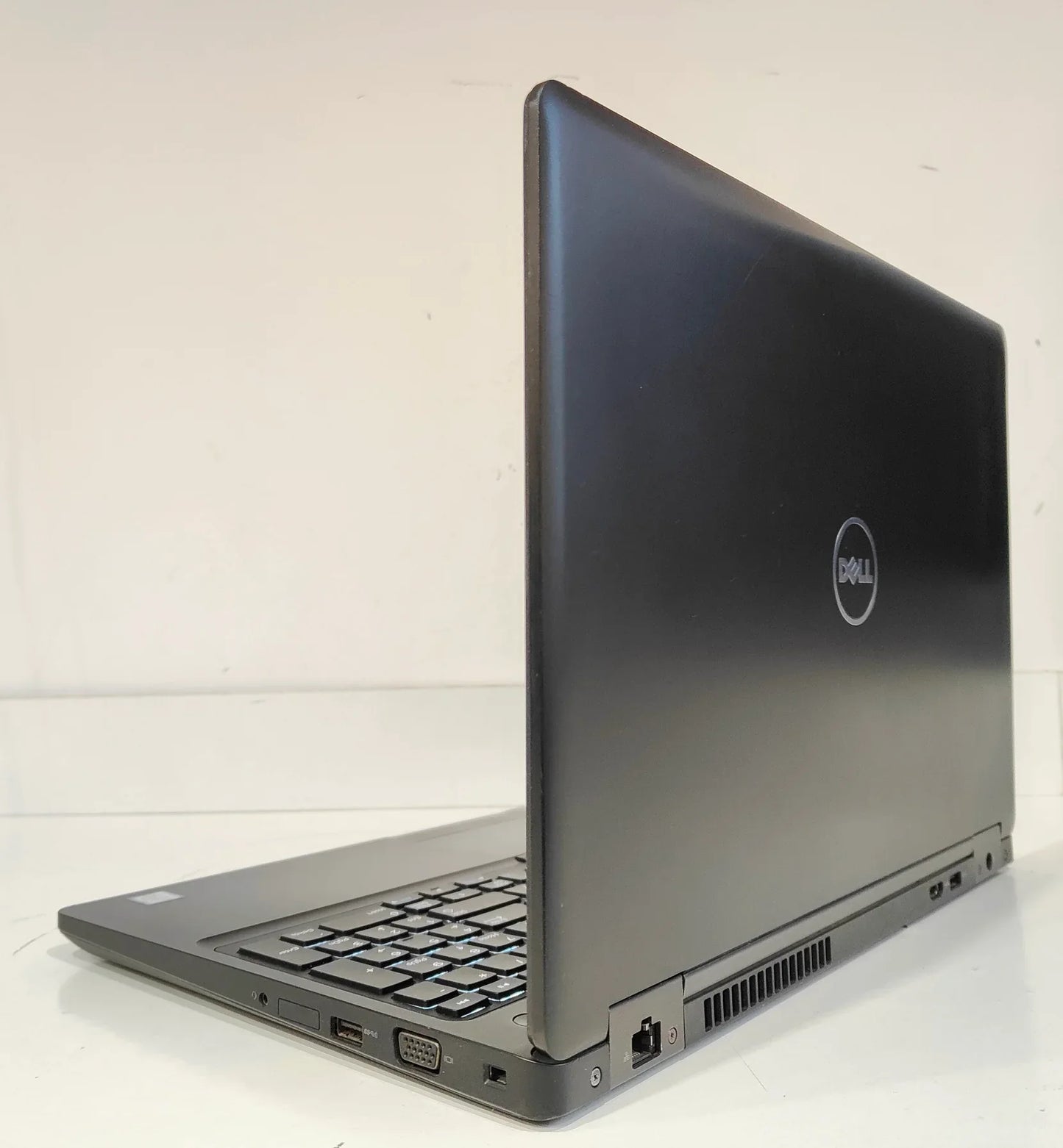 DELL Latitude 5580 i3-7100U / 8 GB / 120 GB SSD / Win 11