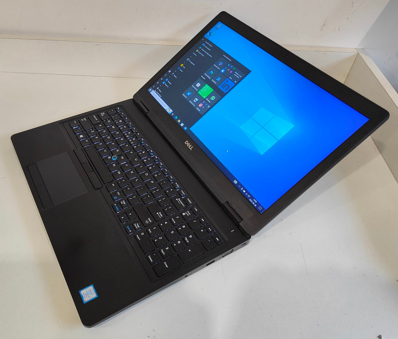 DELL Precision 3520  i5-6440HQ / 8 GB / 256 GB SSD / FHD / Nvidia / Win 11