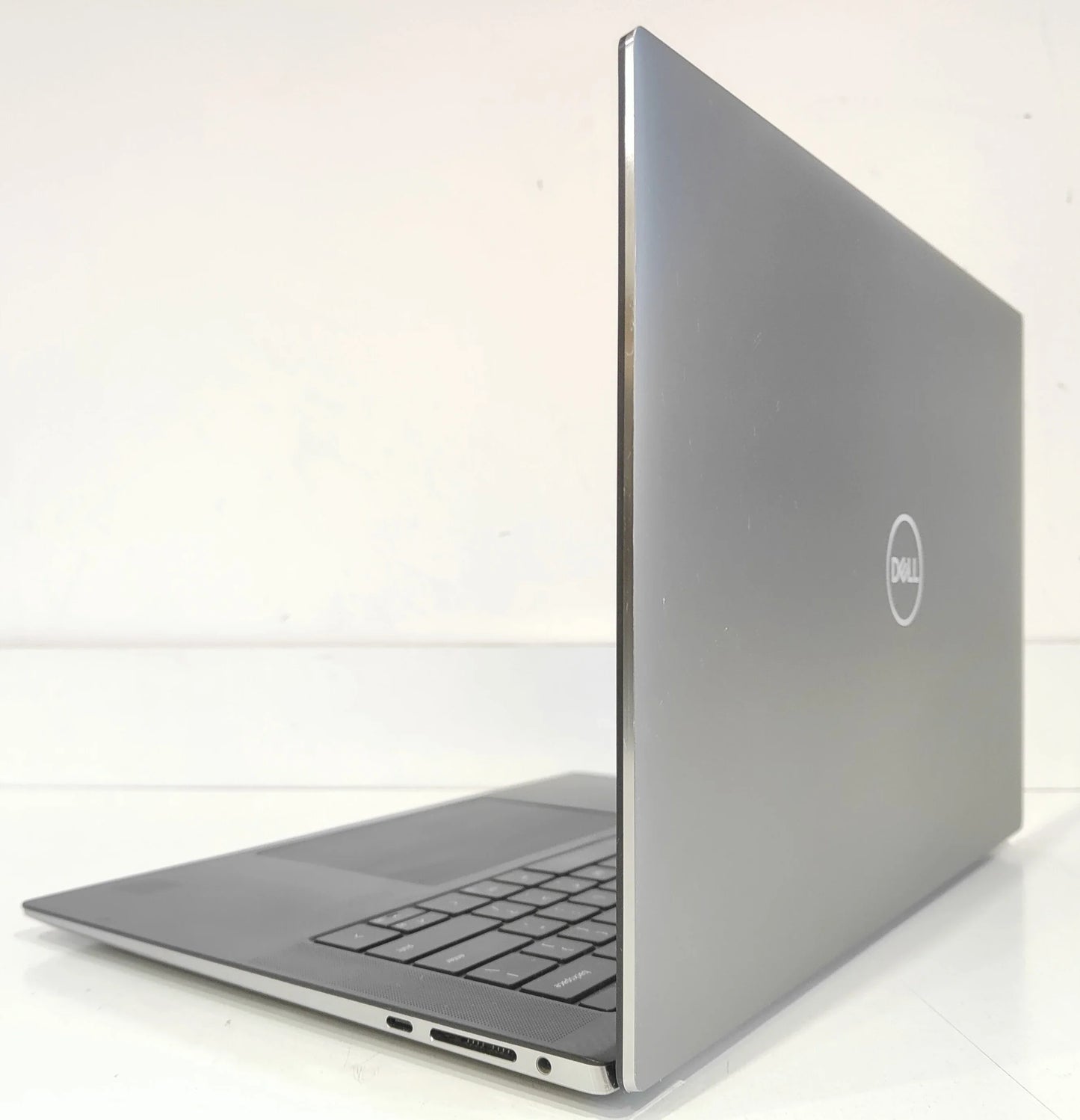DELL Precision 5550 Workstation i7-10850H / 16 GB / 256 GB SSD / FHD / T2000