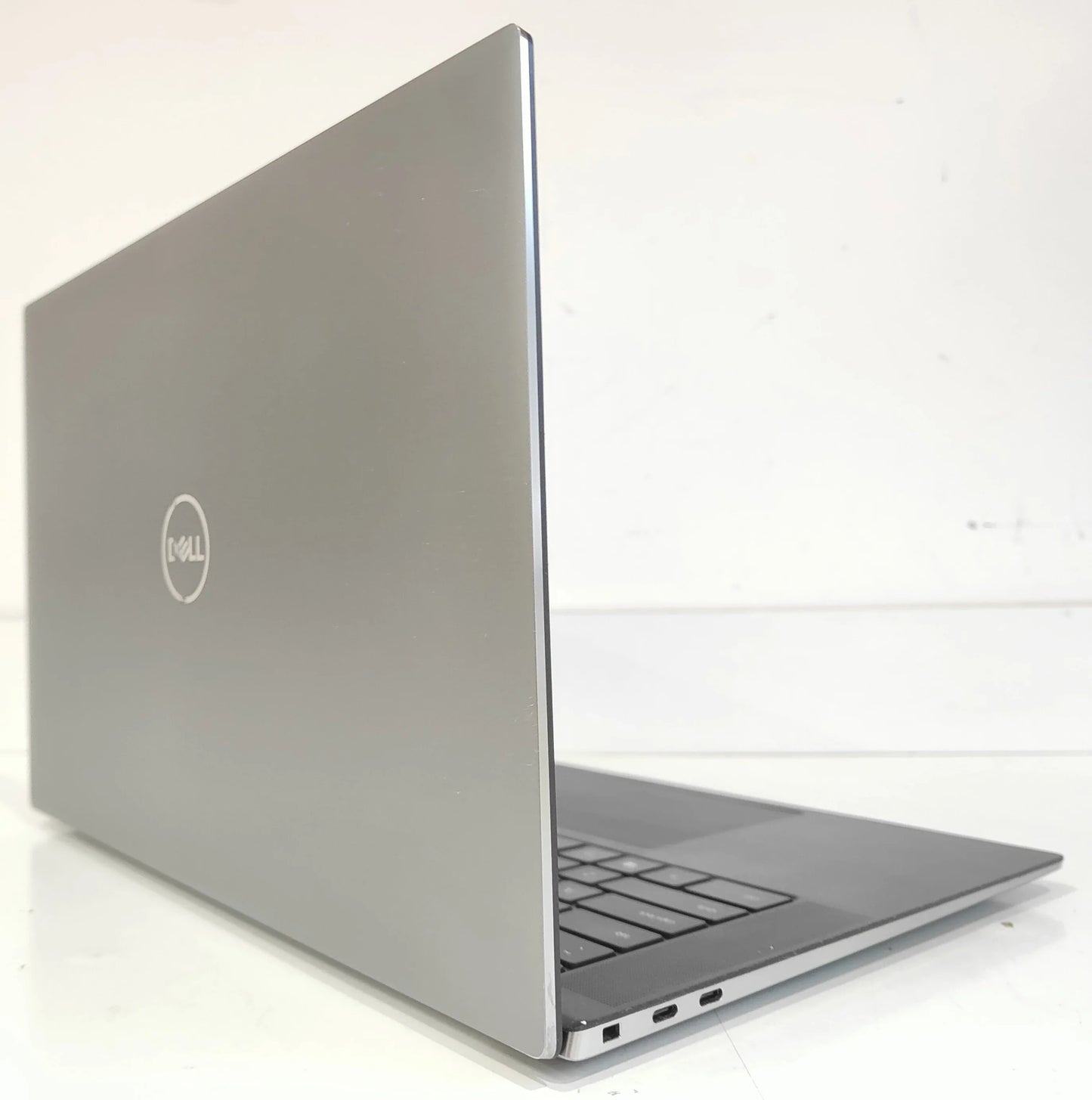 DELL Precision 5550 Workstation i7-10850H / 16 GB / 256 GB SSD / FHD / T2000
