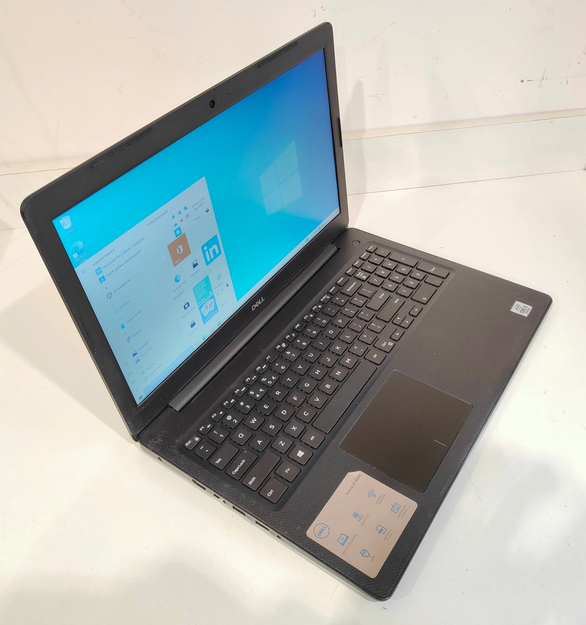 DELL Vostro 15-3568   i5-7200U / 8 GB / 256 GB SSD / HD / Win 11