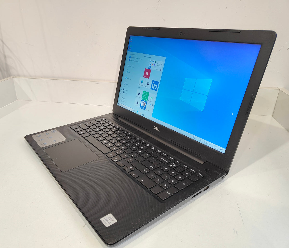 DELL Vostro 15-3568   i5-7200U / 8 GB / 256 GB SSD / HD / Win 11