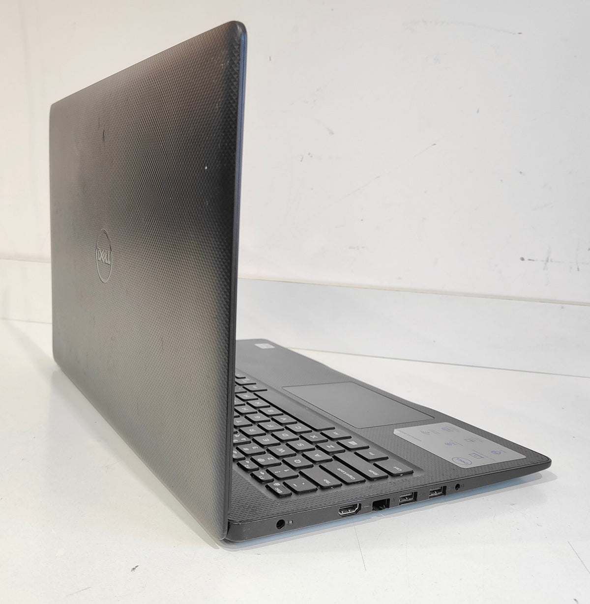 DELL Vostro 15-3568   i5-7200U / 8 GB / 256 GB SSD / HD / Win 11