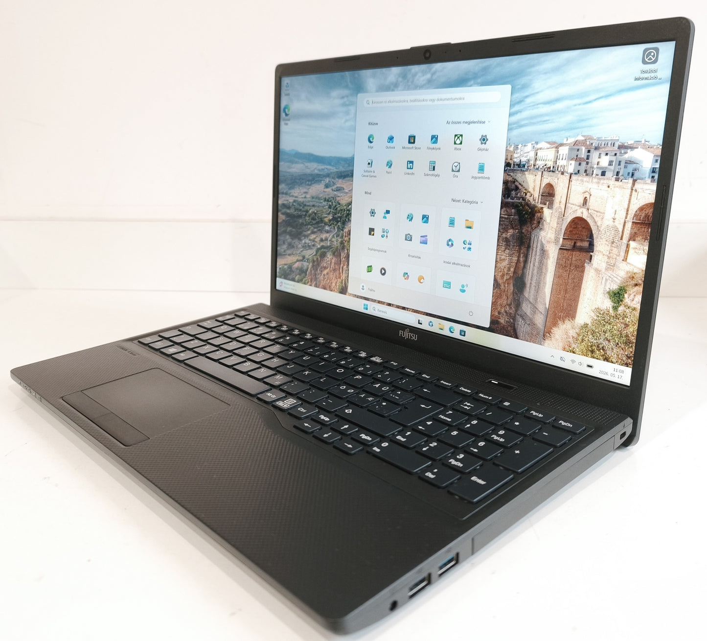 Fujitsu LifeBook A3511  i3-1115G4 / 8 GB / 256 GB SSD / FHD / Win 11