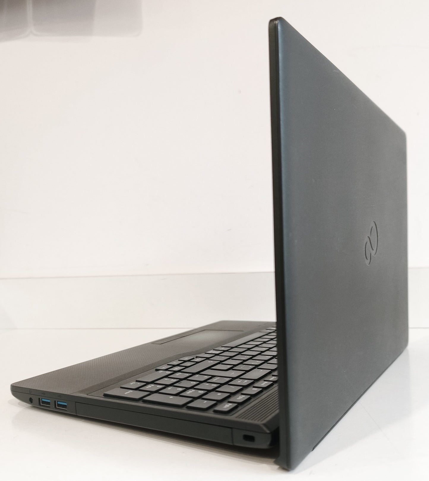 Fujitsu LifeBook A3511  i3-1115G4 / 8 GB / 256 GB SSD / FHD / Win 11