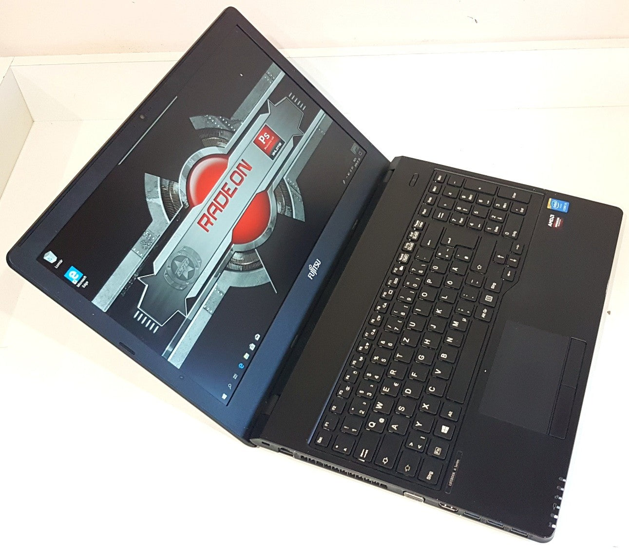 Fujitsu Lifebook A557  i5-7200U / 8 GB / 256 GB SSD / FHD / Win 11