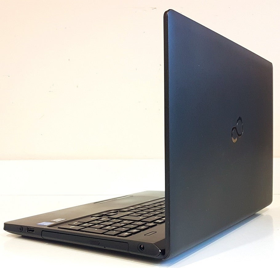 Fujitsu Lifebook A557  i5-7200U / 8 GB / 256 GB SSD / FHD / Win 11