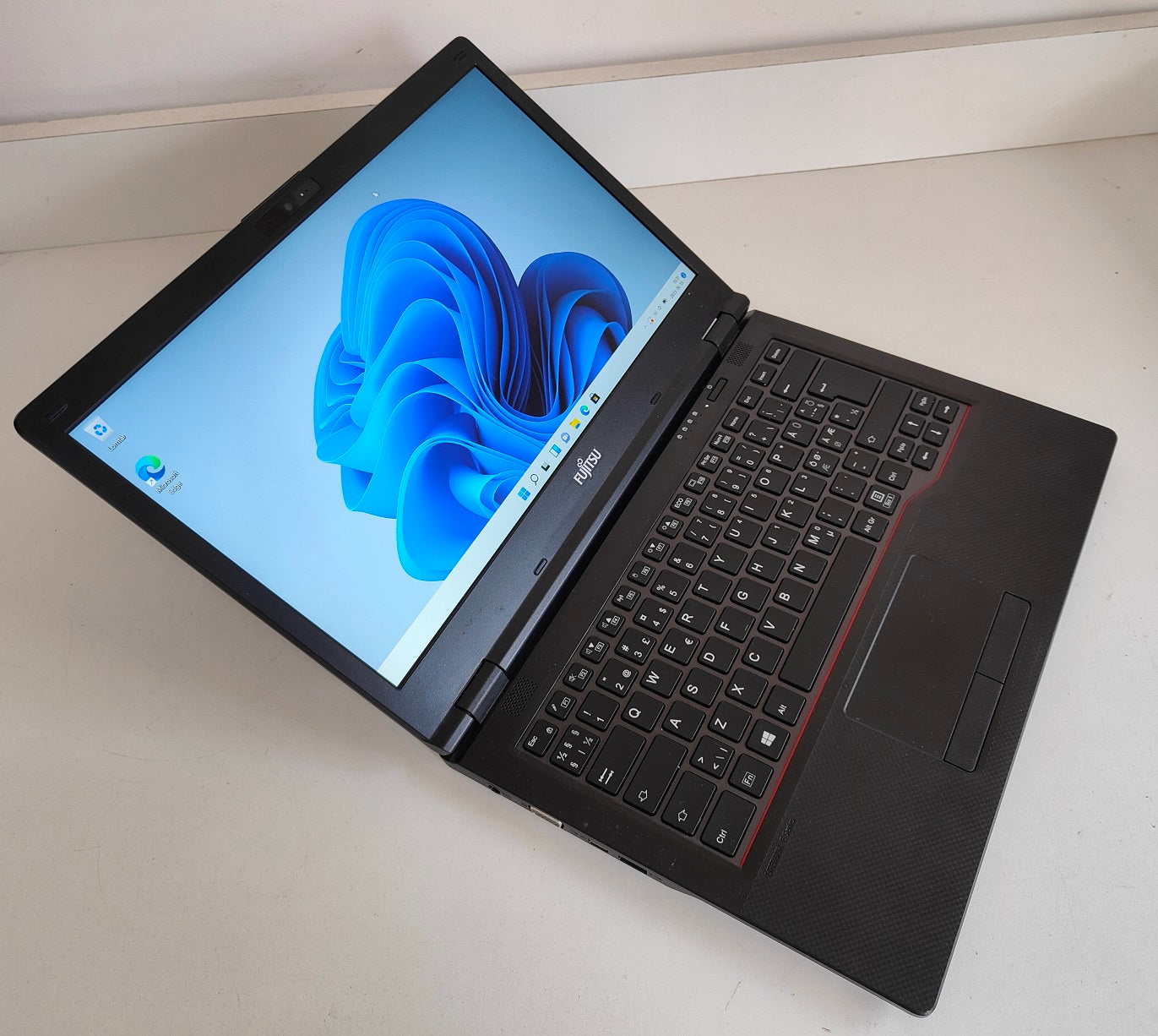 Fujitsu Lifebook E449 i3-8145U / 8 GB / 256 GB SSD / FHD / Win 11