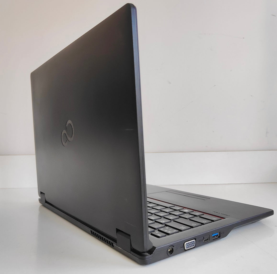 Fujitsu Lifebook E449 i3-8145U / 8 GB / 256 GB SSD / FHD / Win 11