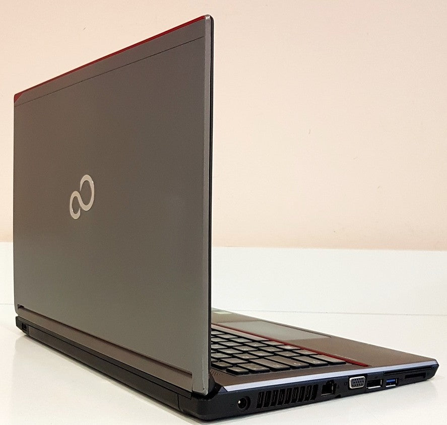Fujitsu LIFEBOOK E746 i5-6300U / 8 GB / 120 GB SSD