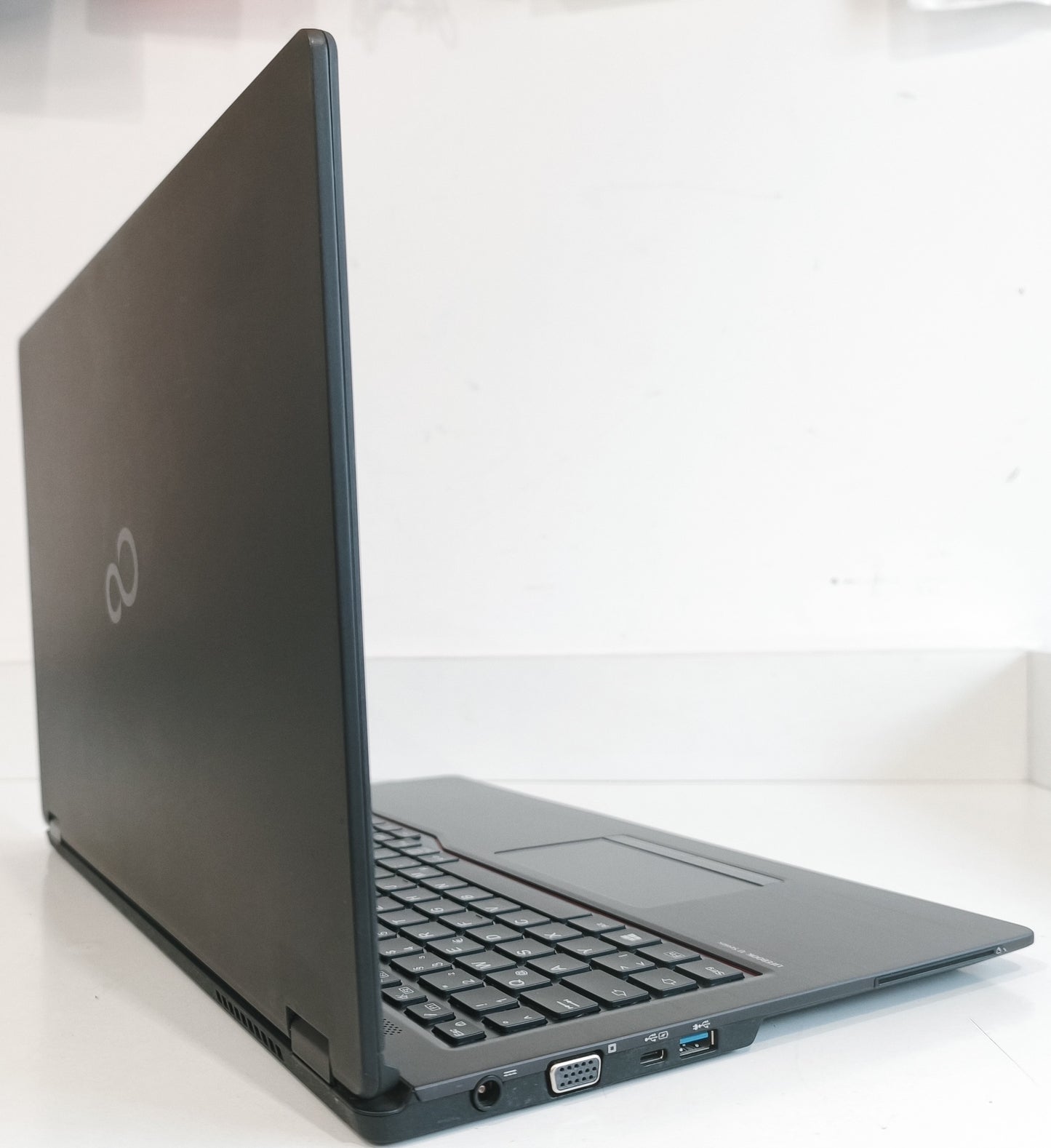 Fujitsu Lifebook U757  i3-7100U / 8 GB / 256 GB SSD / FHD IPS / Win 11