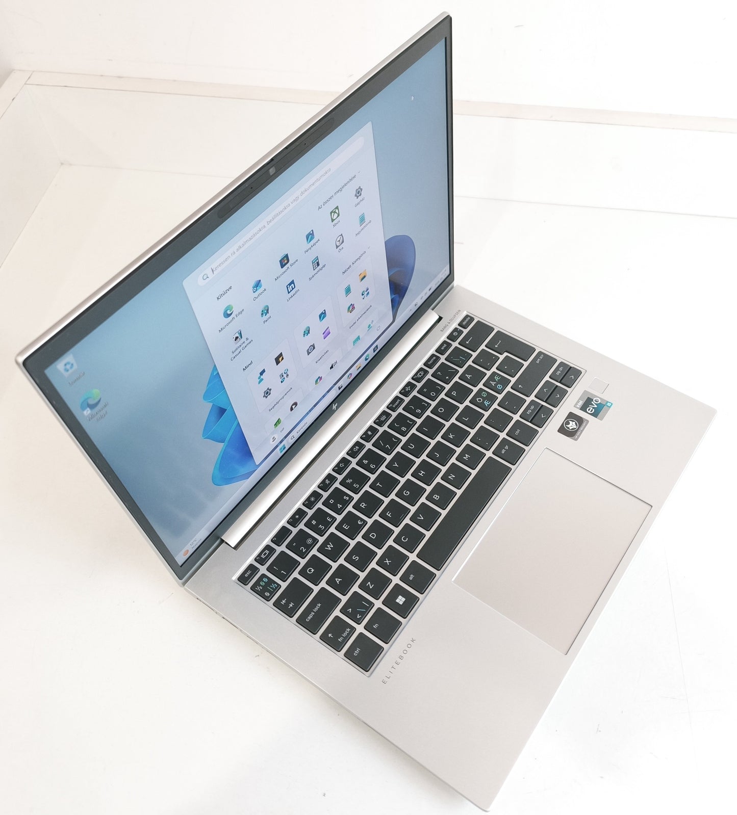 HP EliteBook 840 G9 i5-1235U / 16 GB / 256 GB SSD / FHD / Win 11