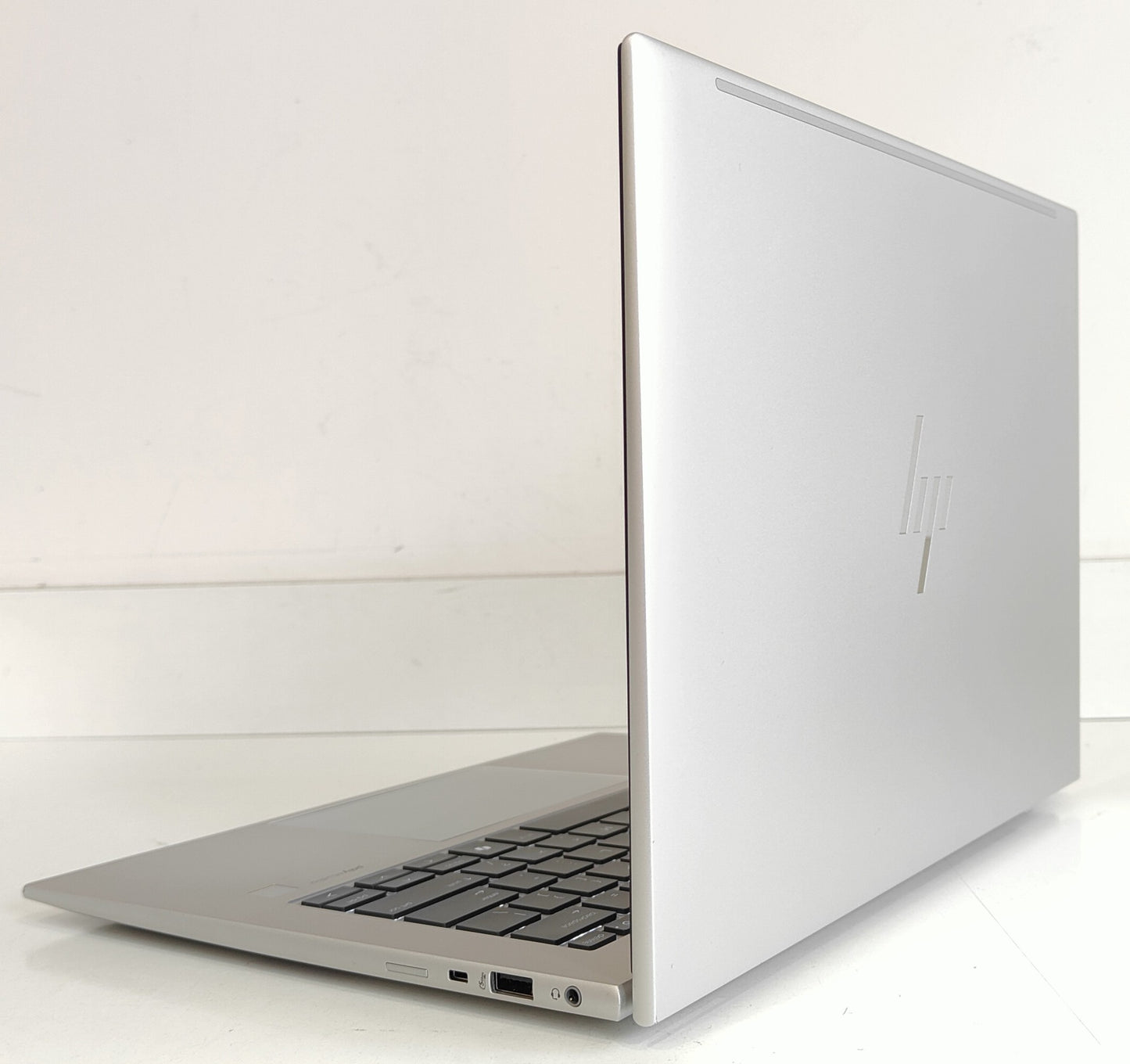 HP EliteBook 845 G11  Ryzen 7 8840U / 16 GB / 512 GB SSD / FHD Touch / Win 11