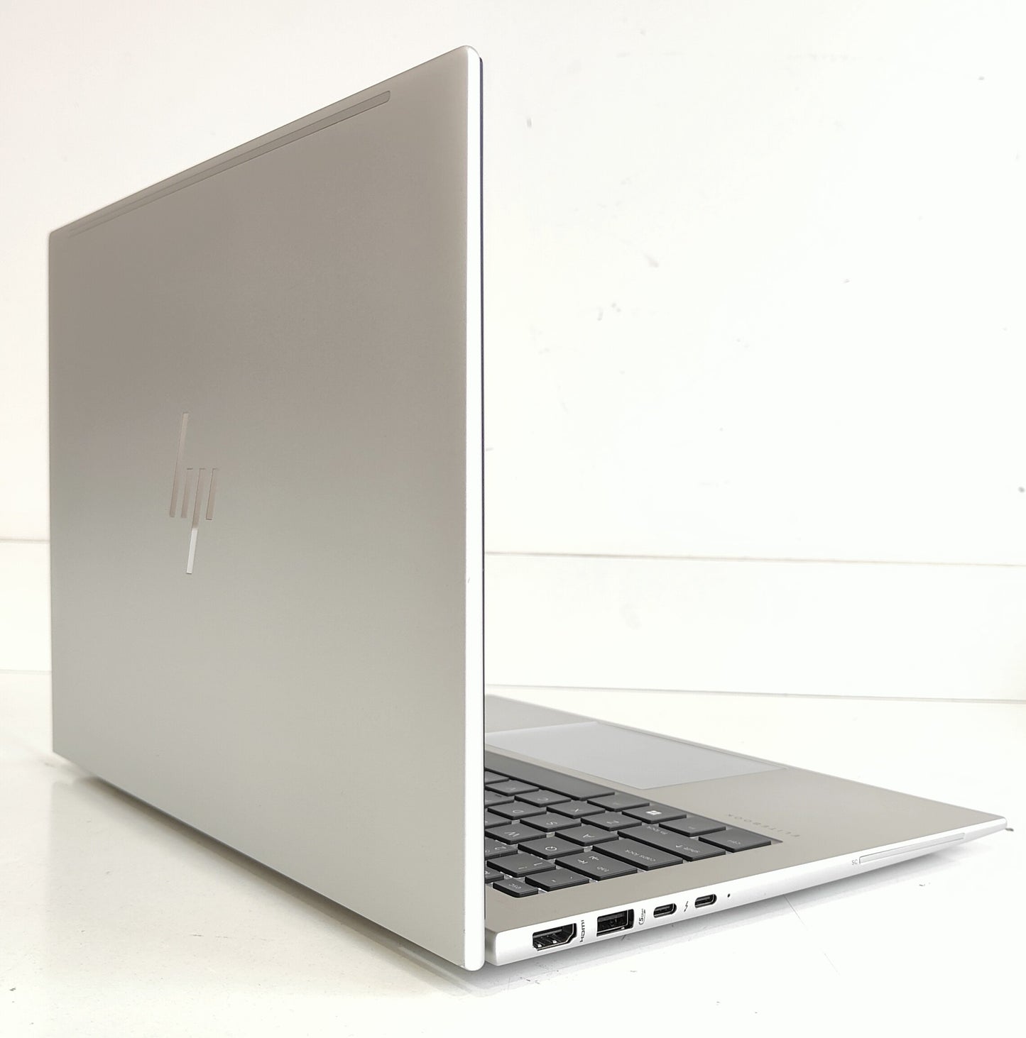 HP EliteBook 845 G11  Ryzen 7 8840U / 16 GB / 512 GB SSD / FHD Touch / Win 11