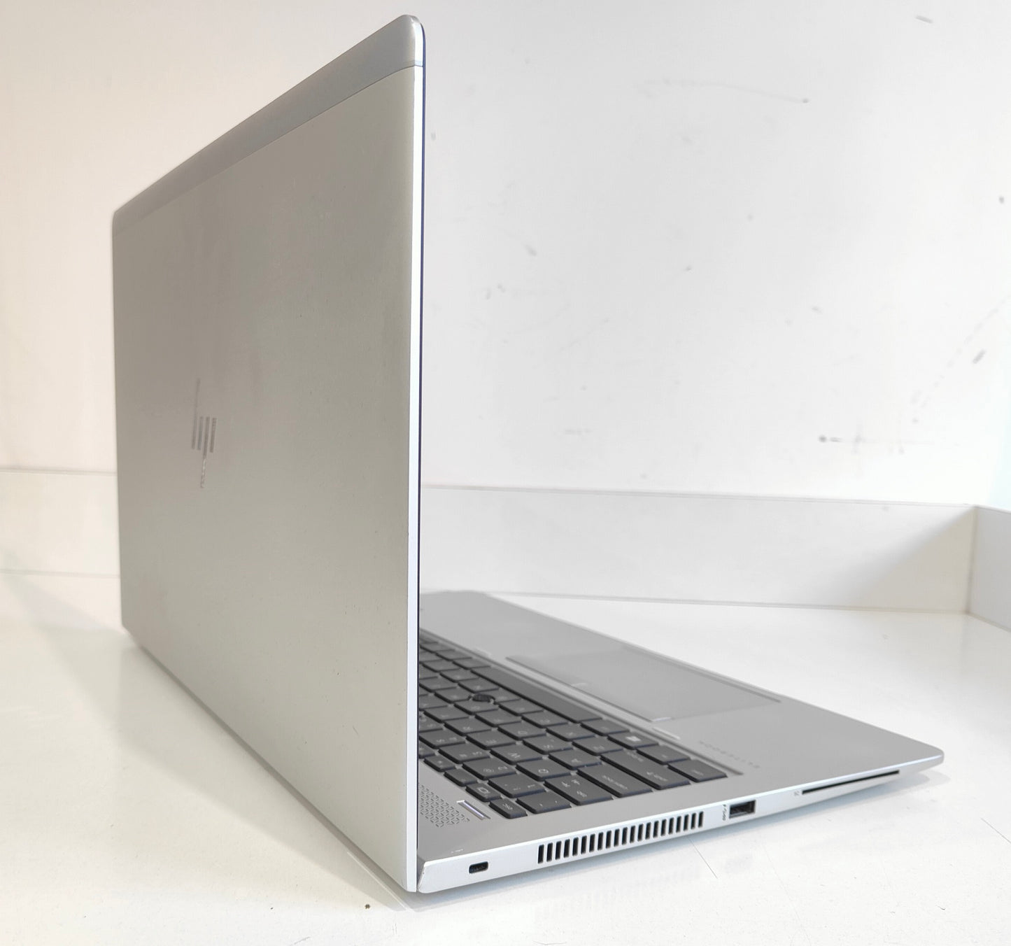 HP EliteBook 850 G6 i7-8565U / 16 GB / 256 GB SSD / FHD / Win 11