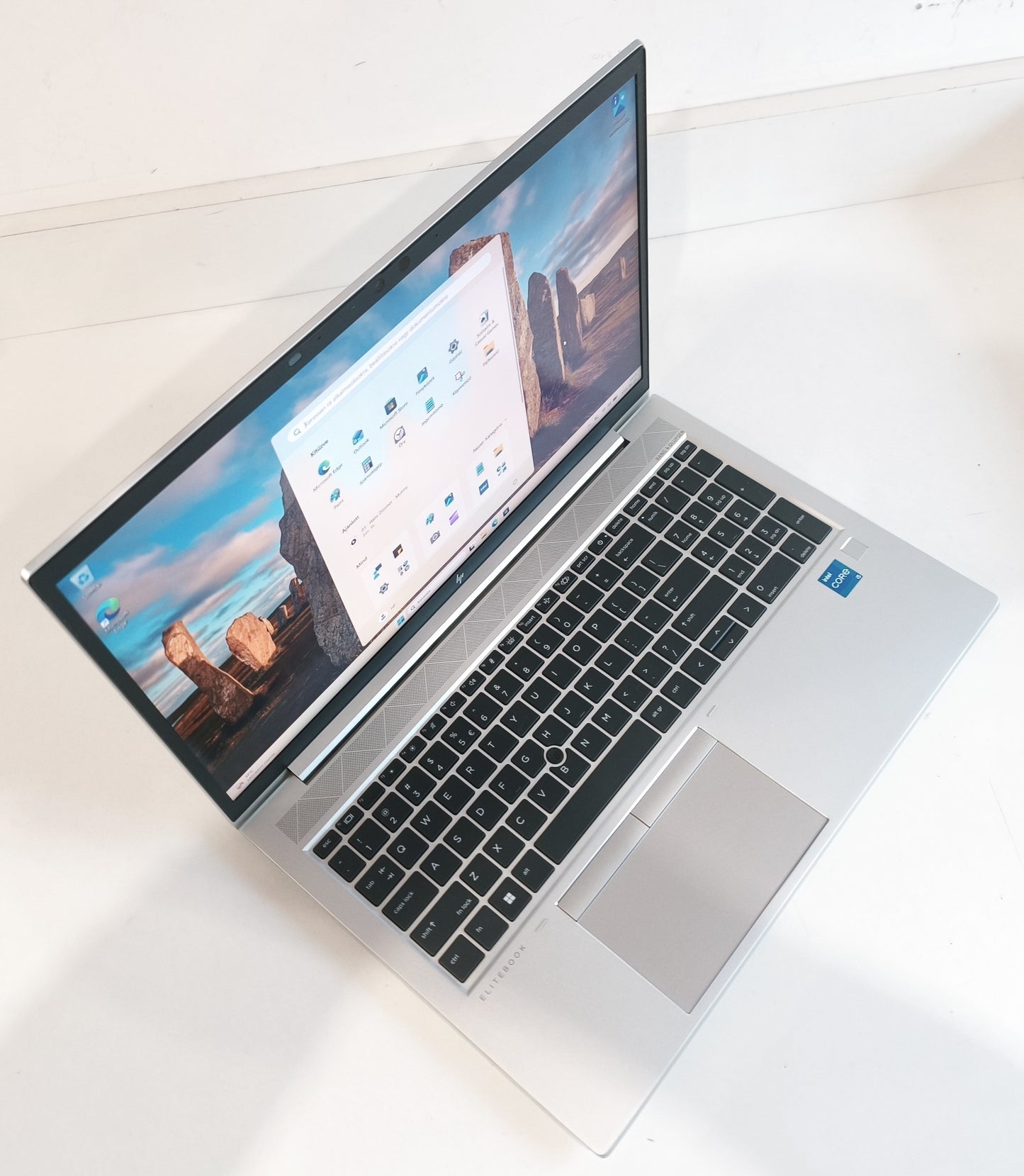 HP EliteBook 850 G8  i5-1135G7 / 8 GB / 256 GB SSD / FHD IPS / Win 11
