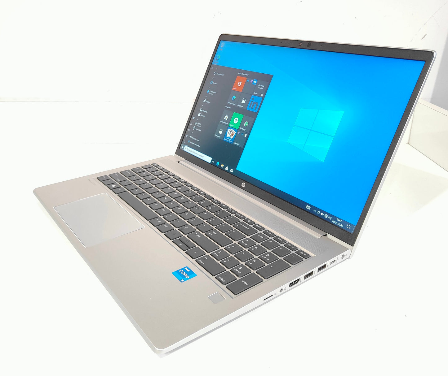 HP ProBook 650 G8  i5-1135G7 / 8 GB / 256 GB SSD / FHD / Win 11