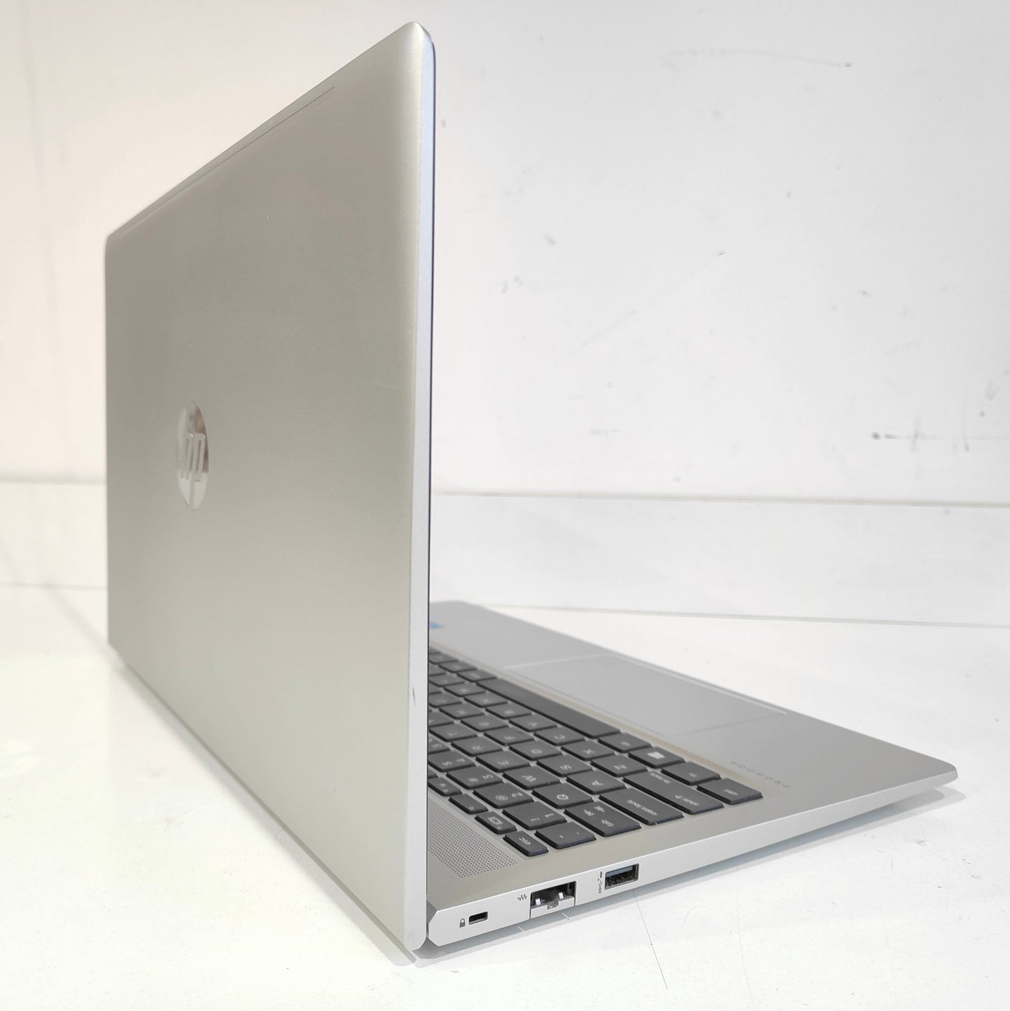 HP ProBook 650 G8  i5-1135G7 / 8 GB / 256 GB SSD / FHD / Win 11
