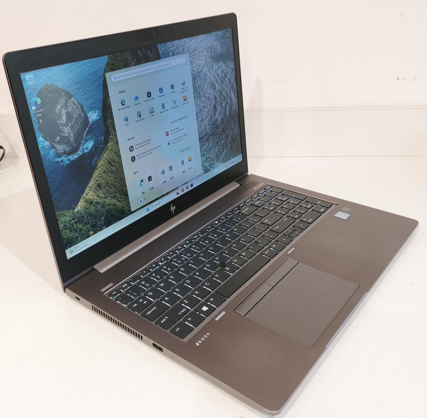 HP ZBook 15u G5   i5-8250U / 8 GB / 256 GB SSD / FHD / Radeon / Win 11