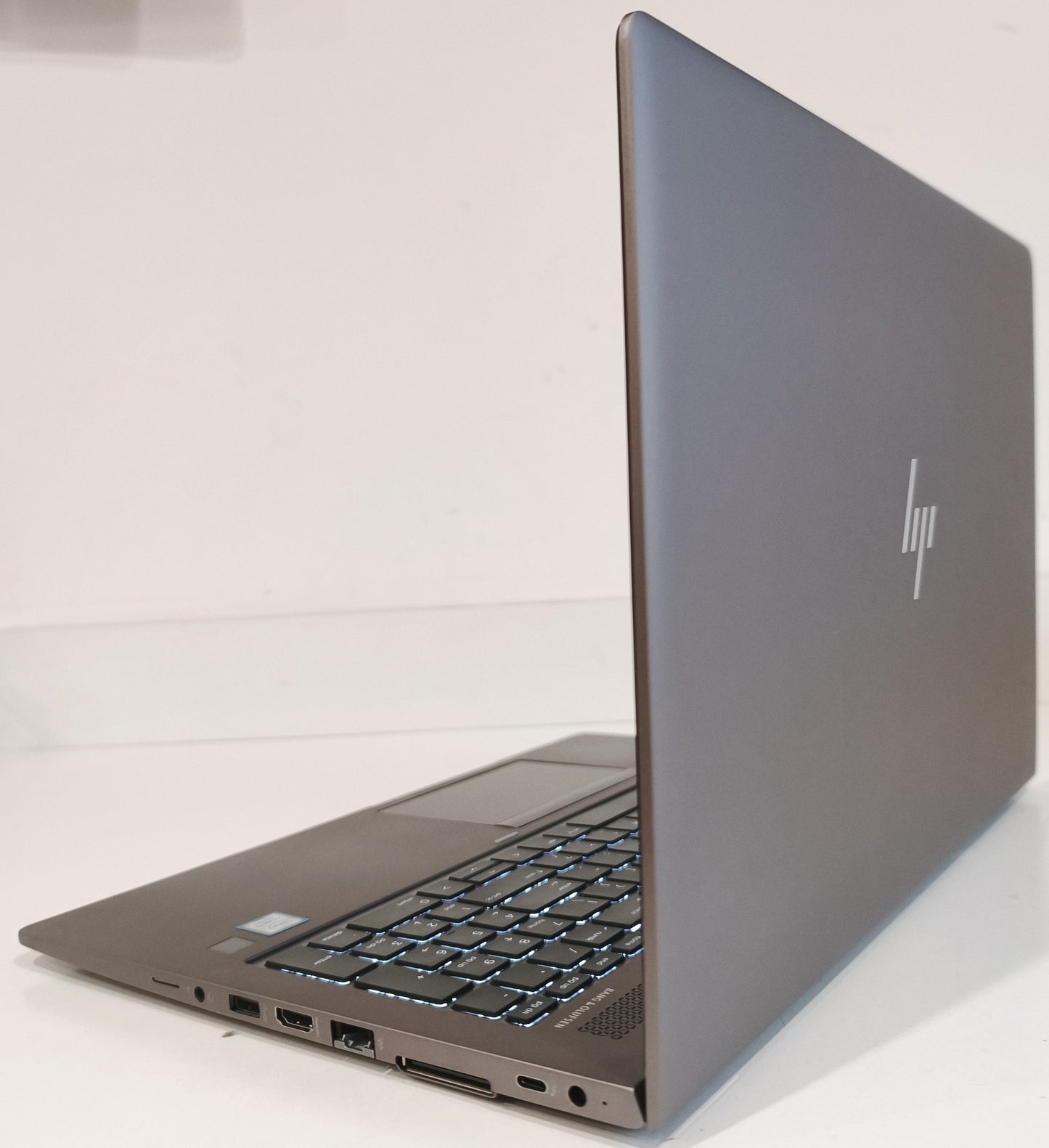 HP ZBook 15u G5   i5-8250U / 8 GB / 256 GB SSD / FHD / Radeon / Win 11