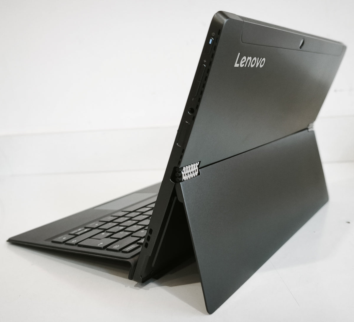 Lenovo MIIX 520-12IKB  i5-8250U / 8 GB / 256 GB SSD / FHD Touch / Win 11