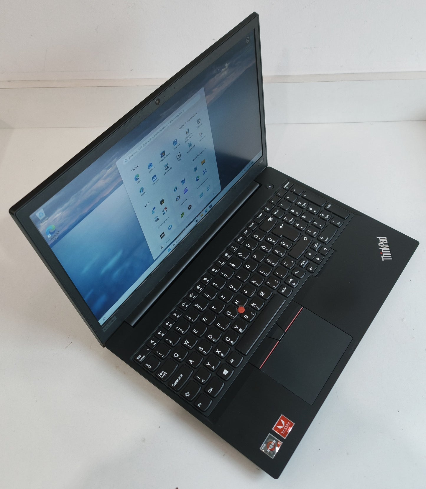 Lenovo ThinkPad Edge E595  Ryzen 5 3500U / 8 GB / 256 GB SSD / FHD / Win 11