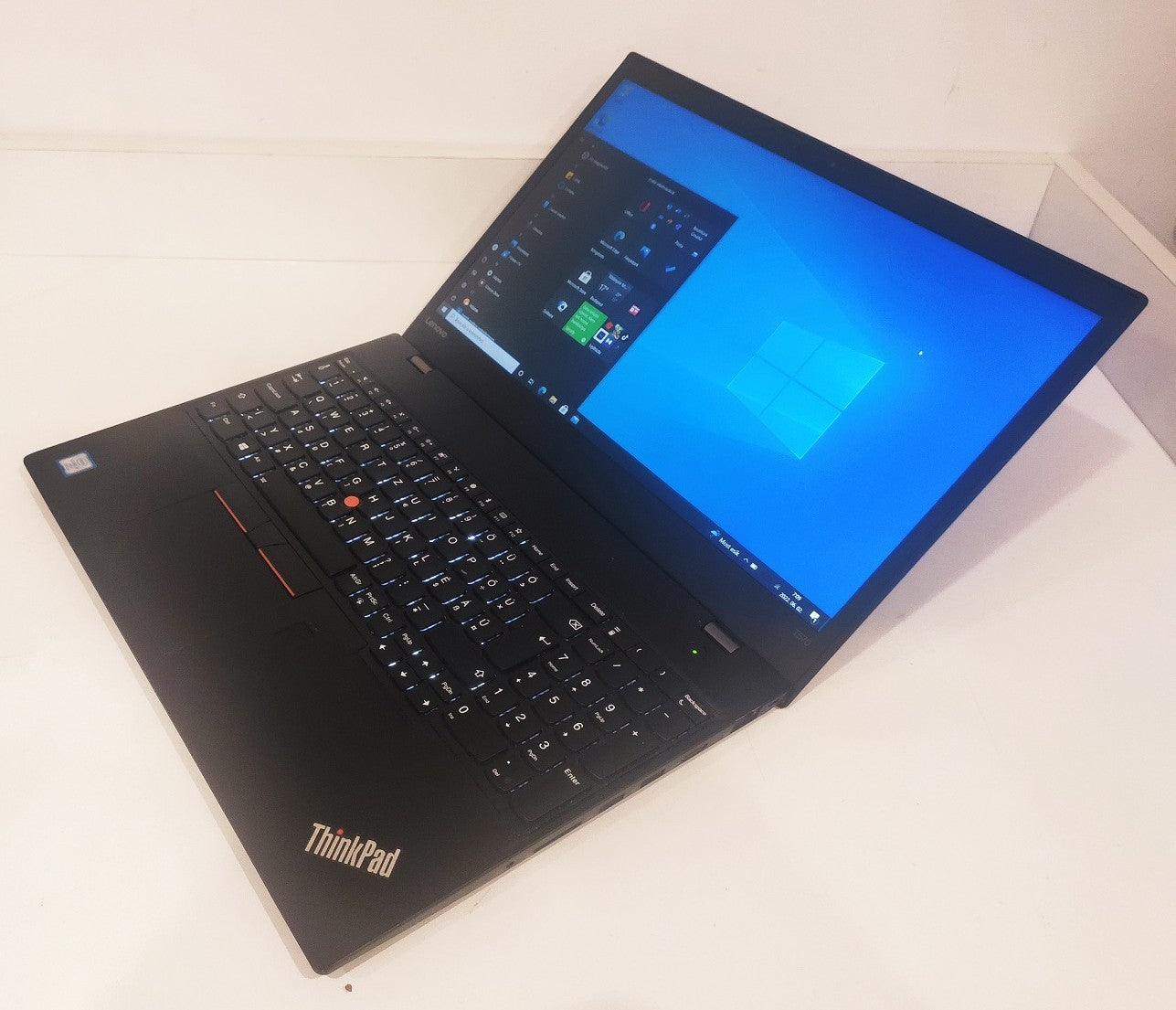 Lenovo ThinkPad T560  i5-6300U / 8 GB / 256 GB SSD / FHD / Win 11