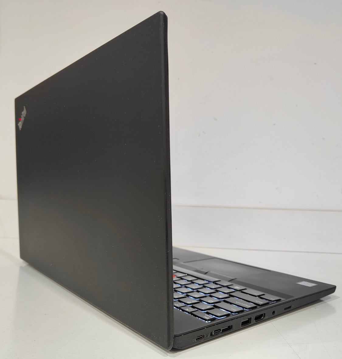 Lenovo ThinkPad T590 i7-8665U / 16 GB / 256 GB SSD / FHD / Nvidia / Win 11
