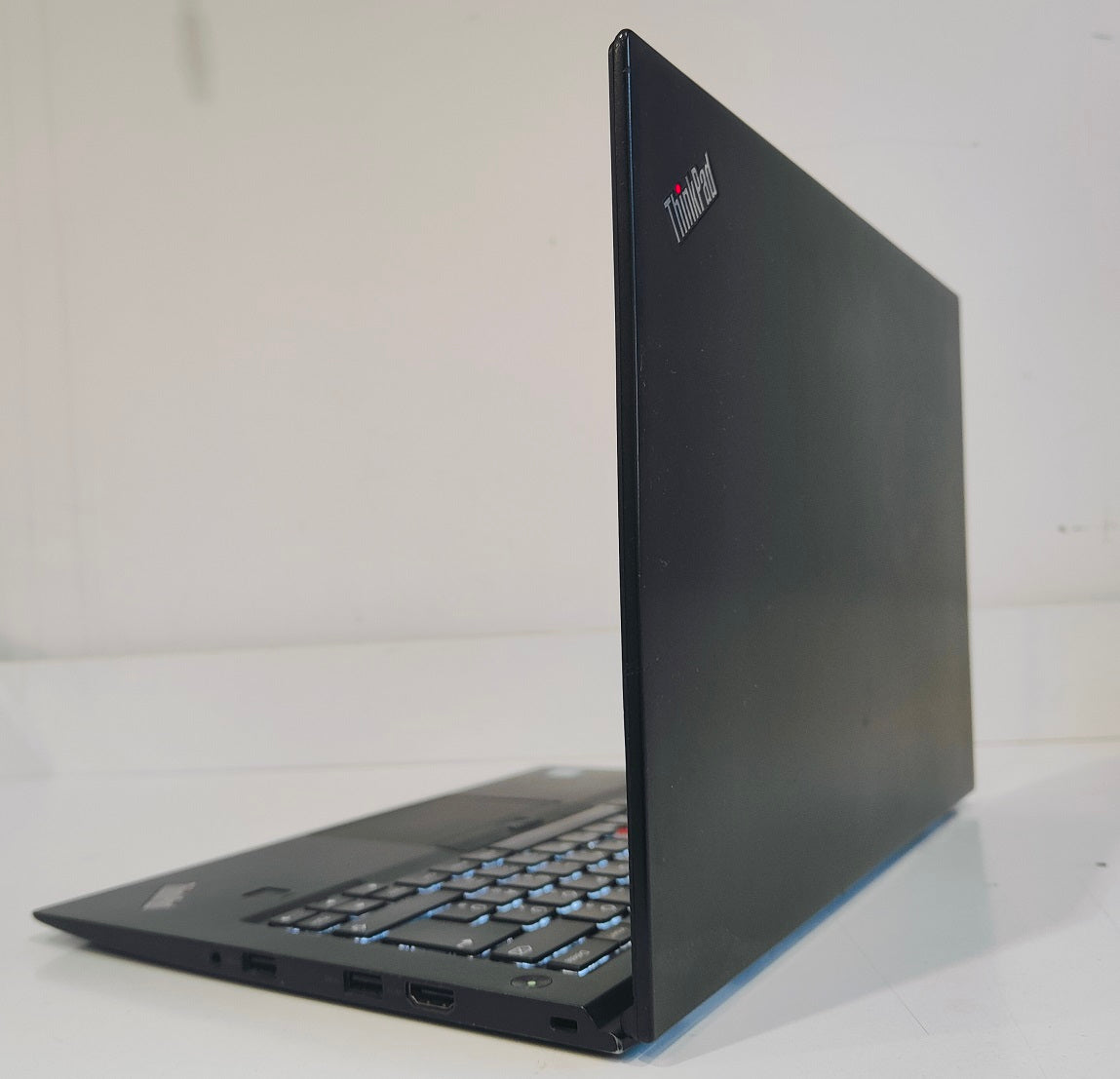 Lenovo ThinkPad X1 Carbon 3. Gen  i7-5500U / 8 GB / 256 GB SSD / FHD Touch / Win 11