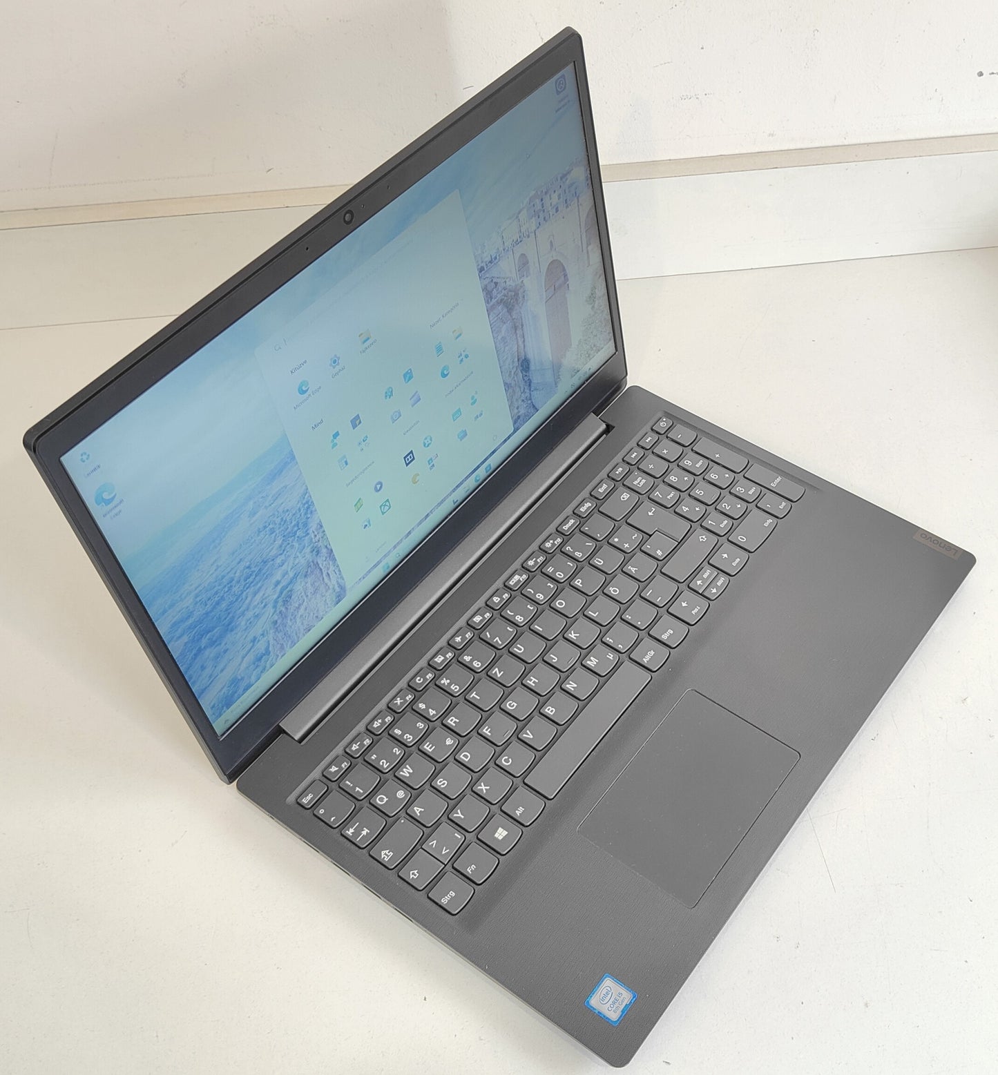 Lenovo V14-IWL i5-8265U / 8 GB / 256 GB SSD / FHD / Win 11