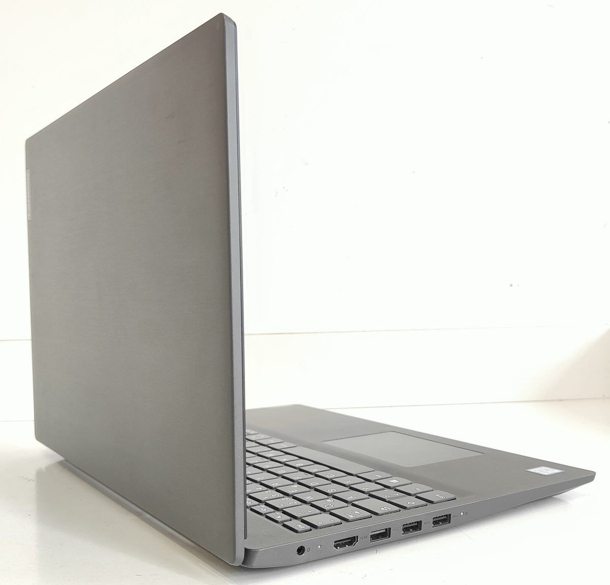 Lenovo V14-IWL i5-8265U / 8 GB / 256 GB SSD / FHD / Win 11